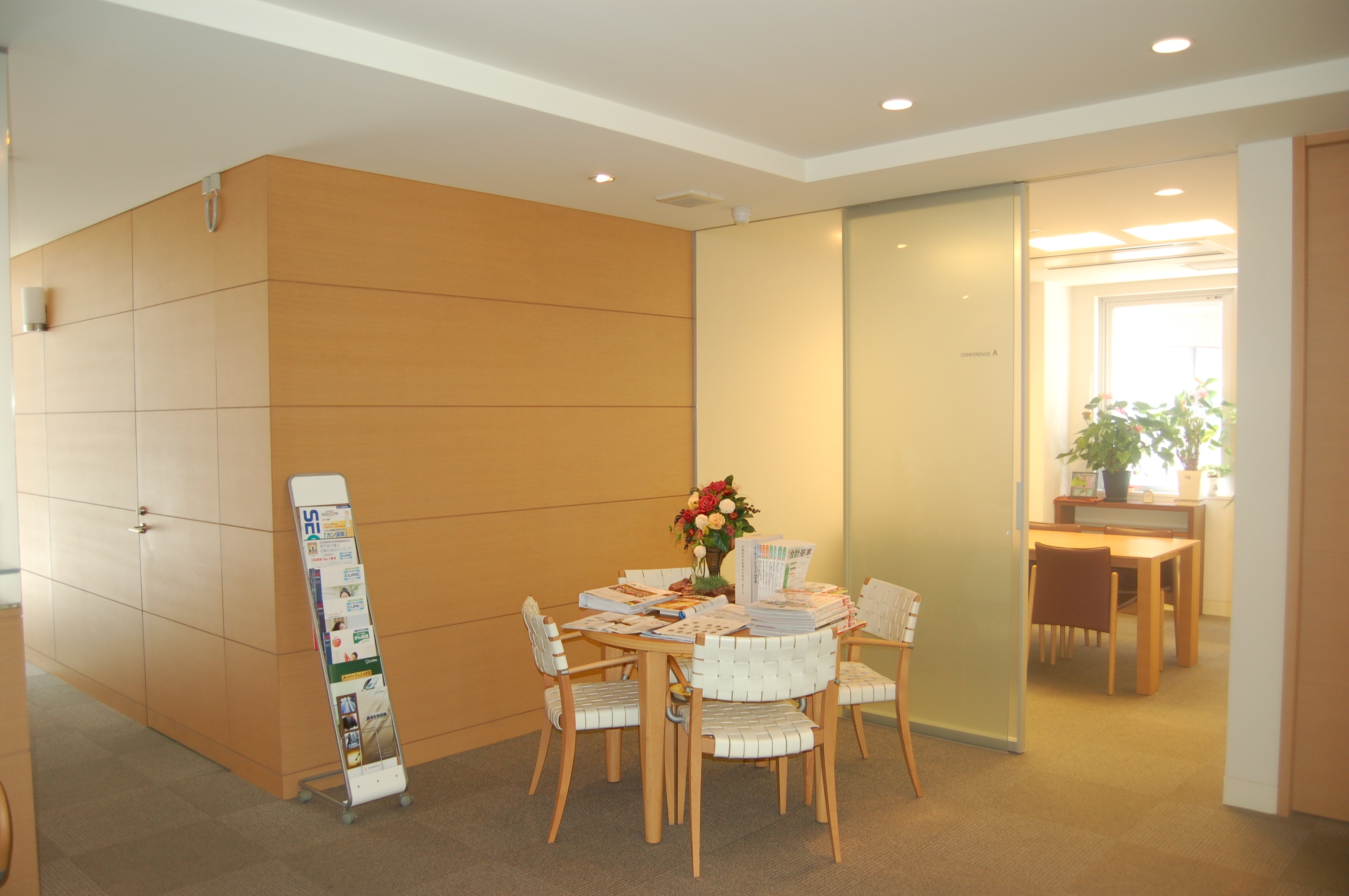 【国内税務】国内部門で活躍できる方募集！平均年齢が30代後半、20代から50歳まで幅広い年代がご活躍！資格取得のバックアップに加え、資産税、国際税務、公益法人会計等の高度な業務でキャリアアップができる税理士法人の画像