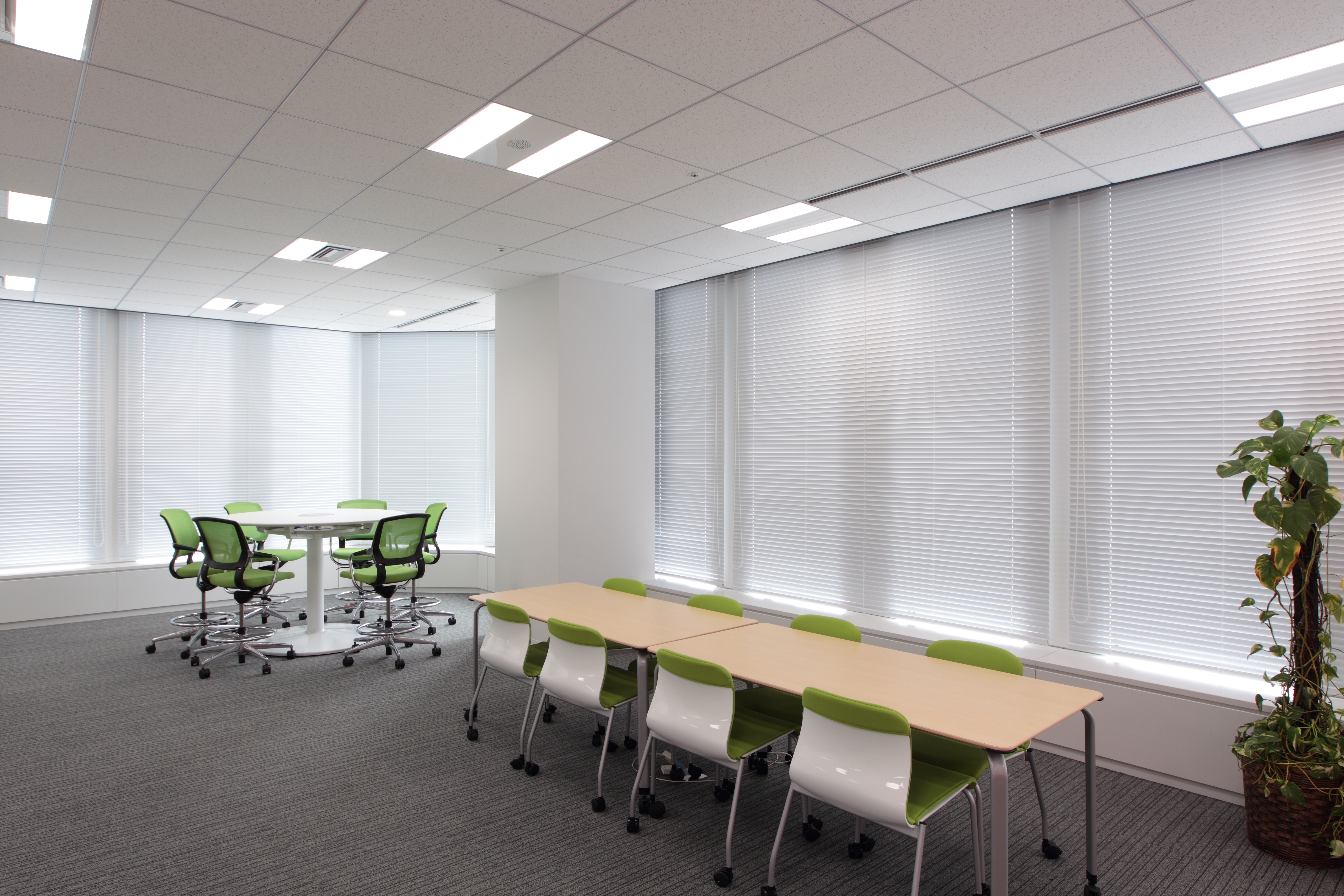 【経理】スタンダード上場！残業時間15時間程度！toB向けのニッチ半導体容器分野でトップシェアを誇る、これまで赤字なしで安定経営を貫き、自己資本比率70％以上の安定企業の画像