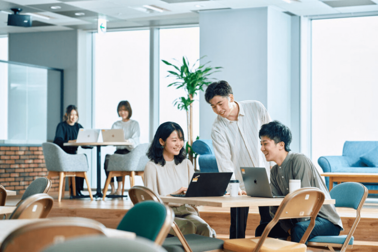 【若手が主役】連結決算・仕組みづくりにも挑戦できる！7年連続「働きがいのある会社」ベスト100に選出！Web広告・SNS運用で企業成長を支える会社の画像