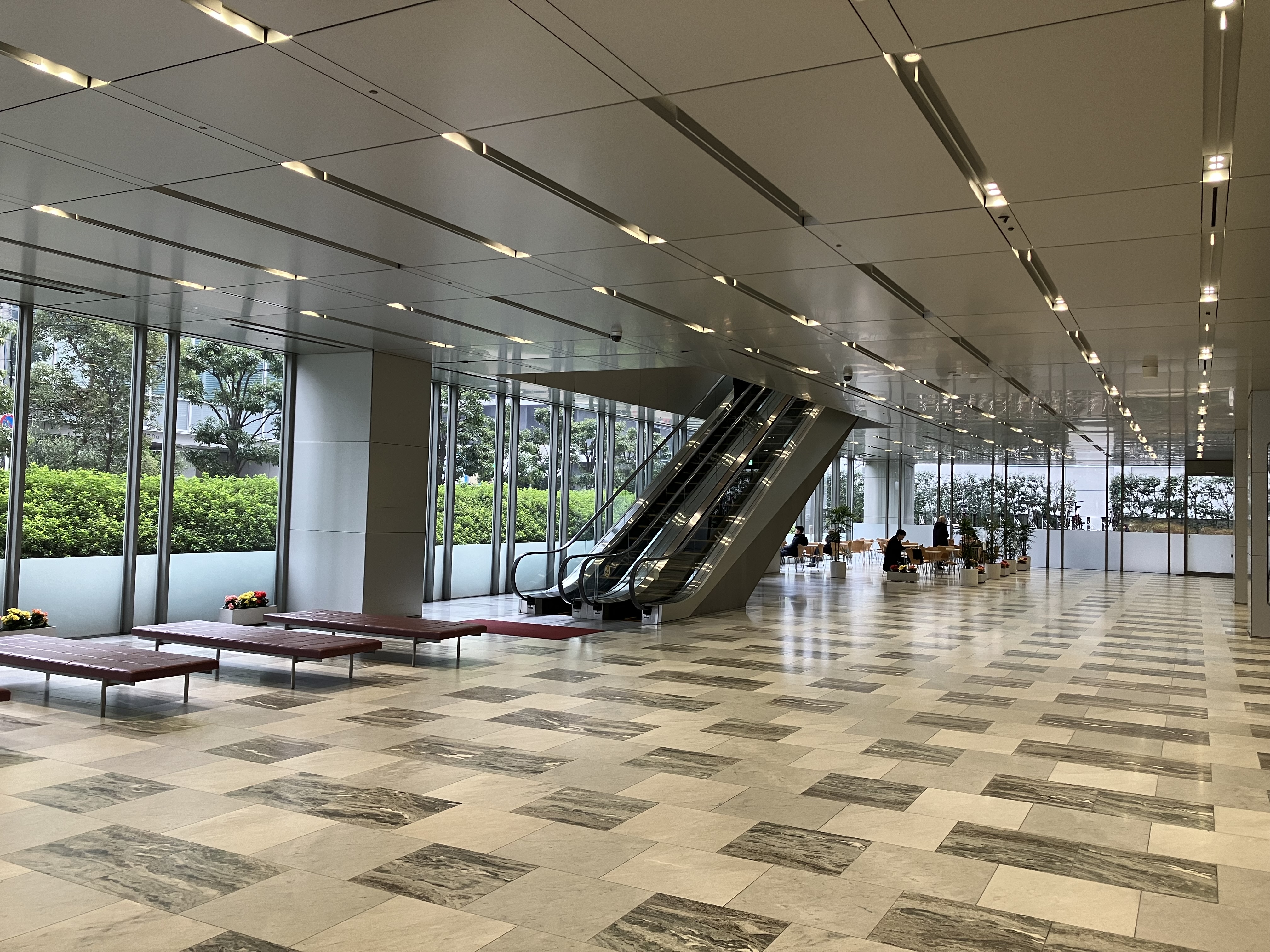 【経理】★東証プライムグループ総合物流企業★充実の福利厚生◎／オフィス移転のエキスパートとして「内装プロデュース」「内装設計・工事」「家具輸送・搬入」を展開する総合物流企業の画像