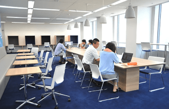 【管理部長候補】リモート・フレックス導入！ビジネス英語特化型のコーチングスクールを展開しており、講義形式から専属コンサルタント形式と幅広い教育スタイルでお客様の英語学習をサポートする企業の画像