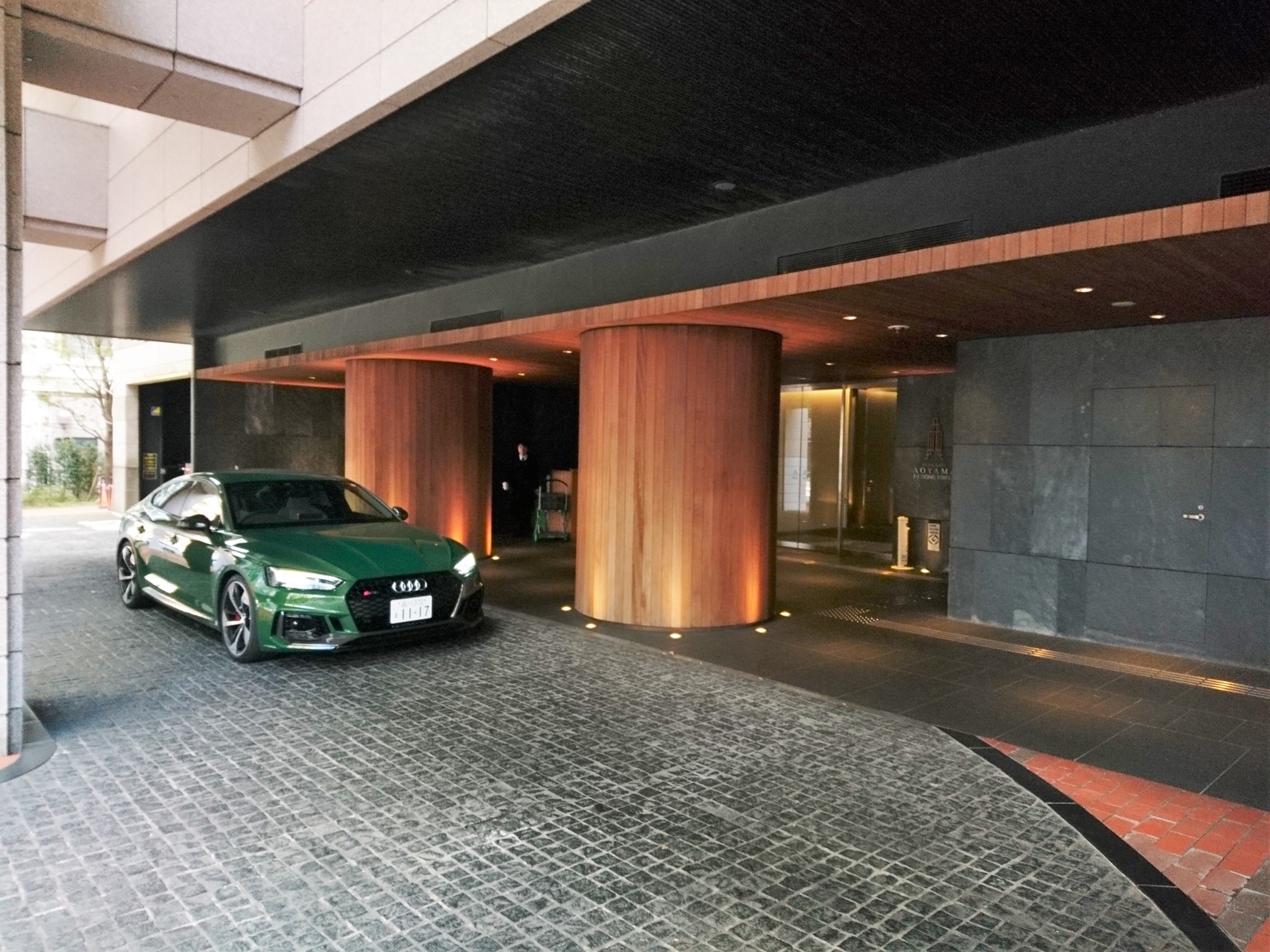 【税務スタッフ募集】スキルアップの仕組みあり！特殊分野もバランスよく経験可能！青山一丁目駅徒歩2分、眺めのよいタワーオフィス！テレワーク推進！税理士資格取得を応援する税理士事務所の画像