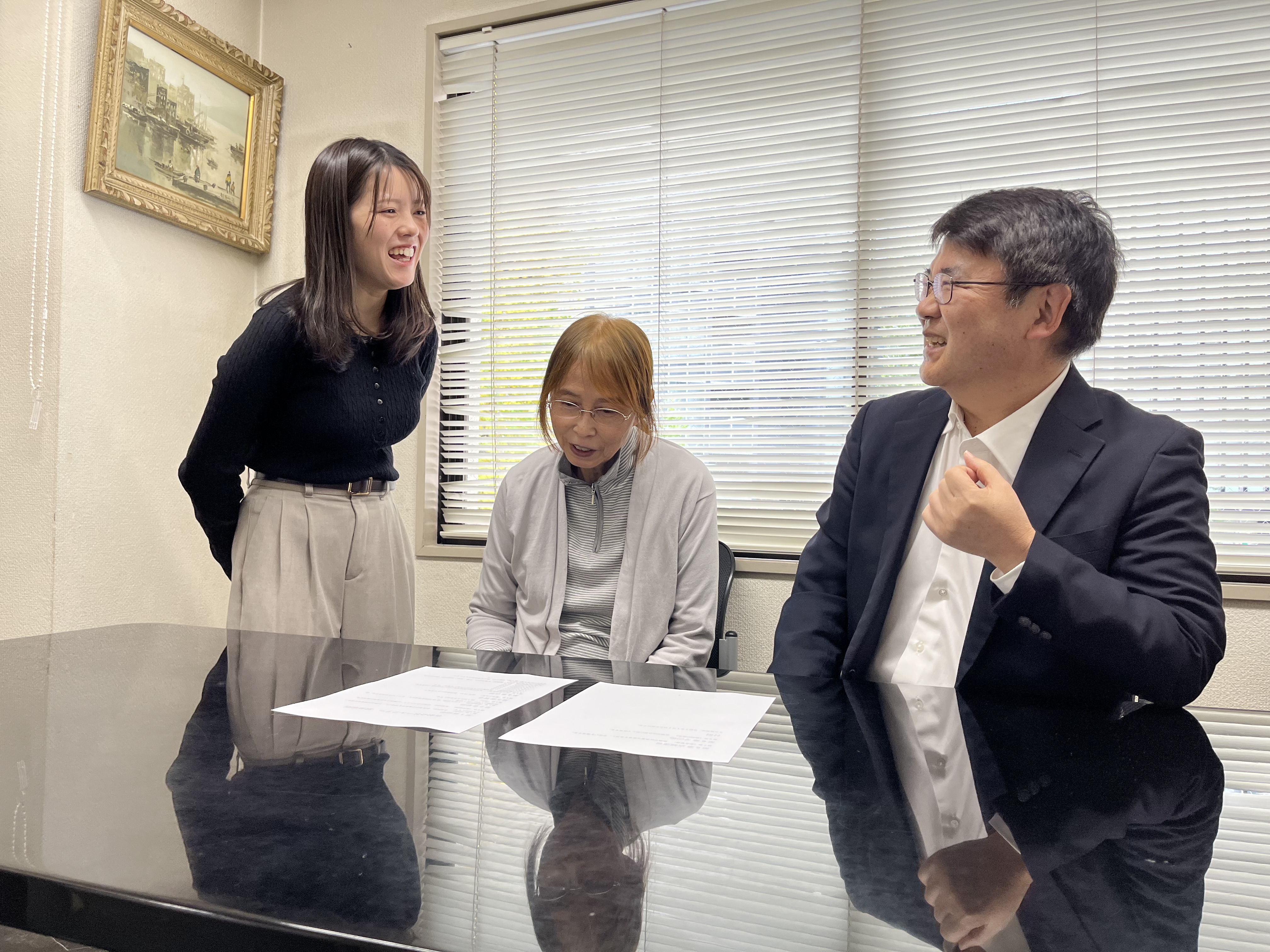 【未経験歓迎｜実働7時間×残業月10h】人と話す力を活かし、顧問先対応まで段階的に全体像を学べる税理士法人の画像