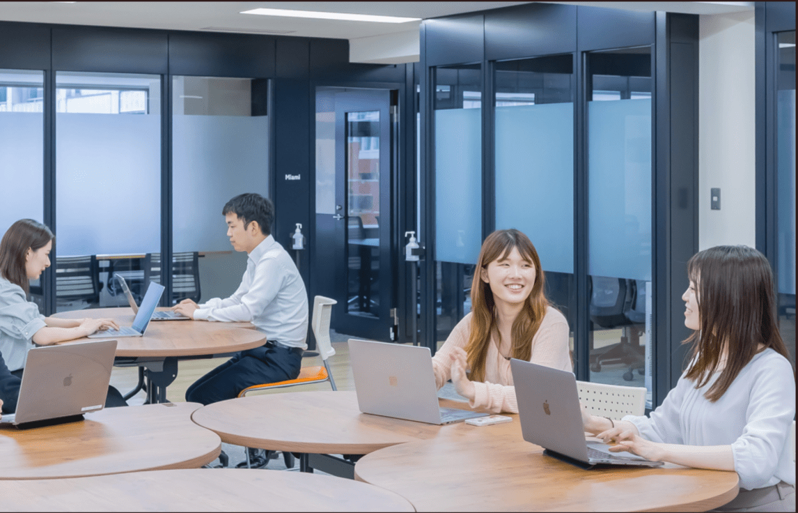 【経理スペシャリストとして成長】週1～2日リモート可能！／月次から年次、そしてIPOへと広げられるキャリアステップ！企業と働く人のより良い出会いをつくっているベンチャー企業 の画像