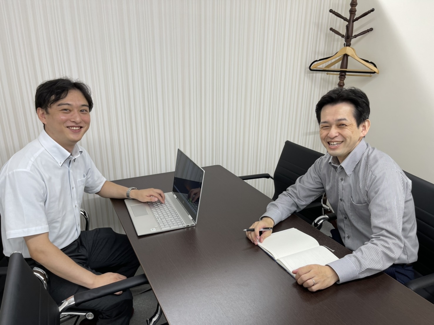 【労務コンサルティング】労務実務経験者募集！設立9年、少数精鋭で300社以上のクライアントを抱える！社会保険労務士業を通じ世界を変える社労士事務所の画像