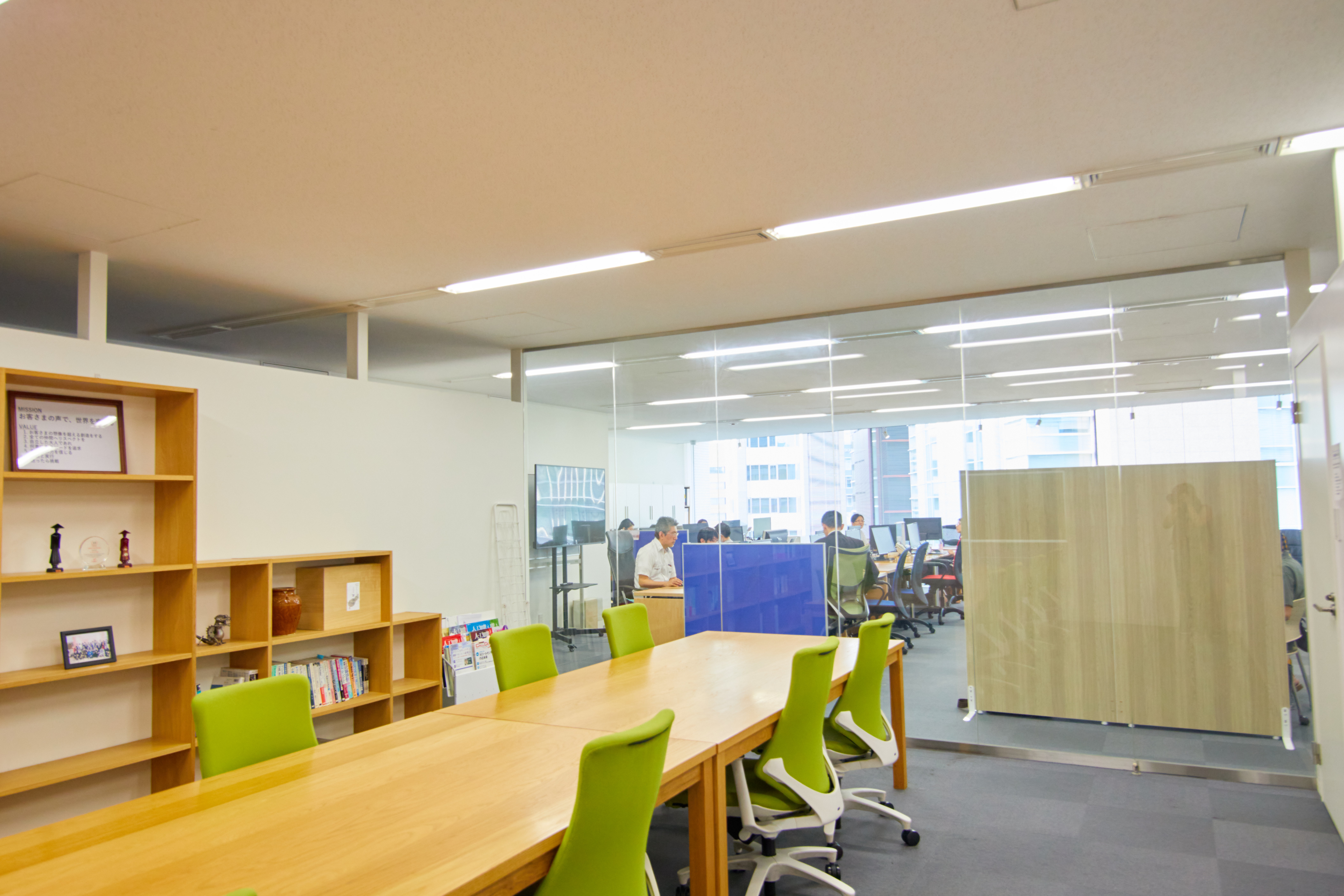 【法務】法務スタッフ！顧客管理に収まらず、全てのステークホルダーとのやり取りの中で発生する情報をつなげ、活用するためのプラットフォームを開発する成長中のグロース上場企業の画像