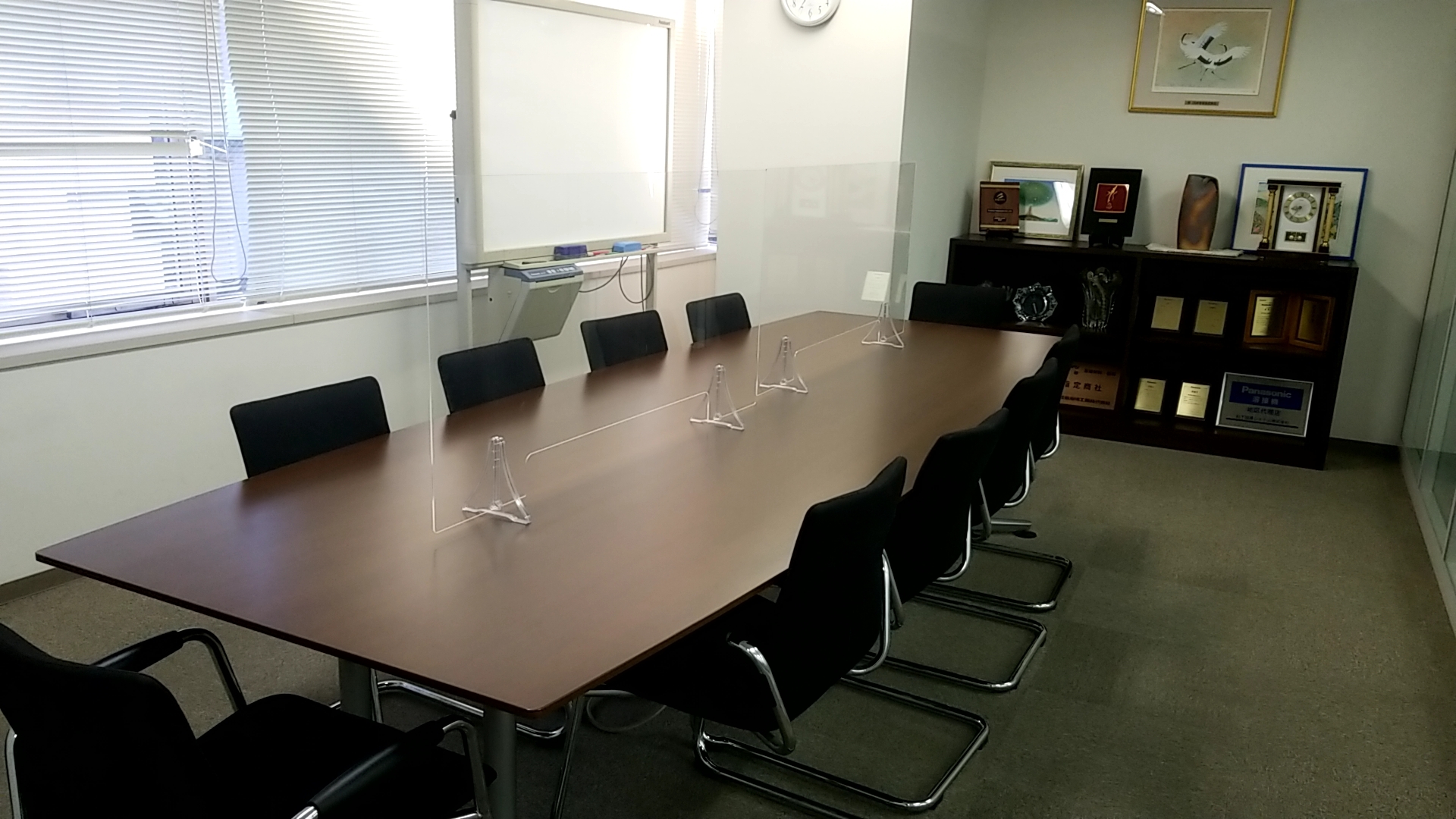 【経理】成長できる環境！残業時間はほとんどなく、プライベートも充実！創業80年の建設用塗料の専業メーカー企業の画像