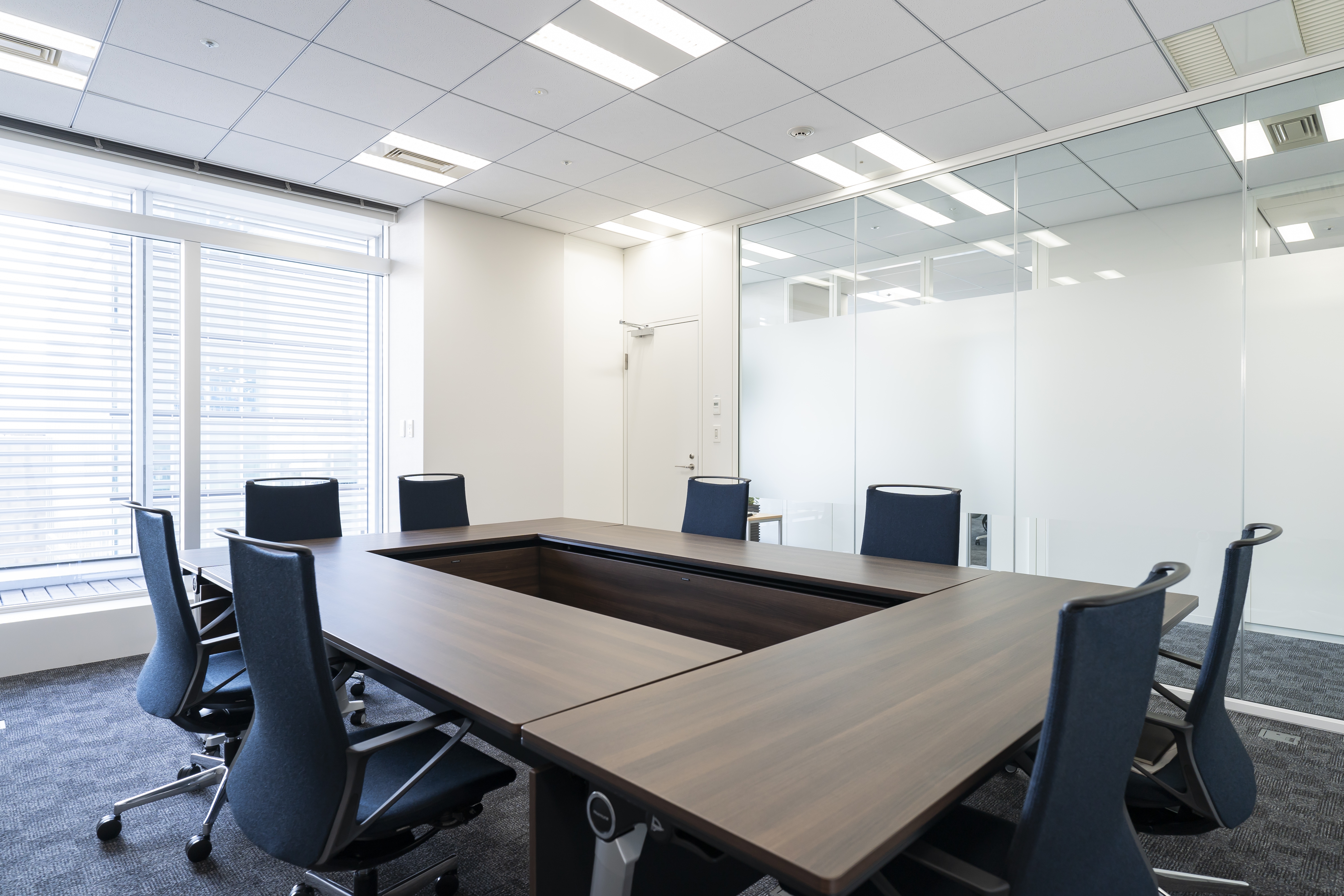 【経理】週2日リモート＆残業20時間程度！再生可能エネルギーの導入支援や土壌汚染対策など環境とエネルギーに特化したコンサルティングを行う大手グループ企業の画像