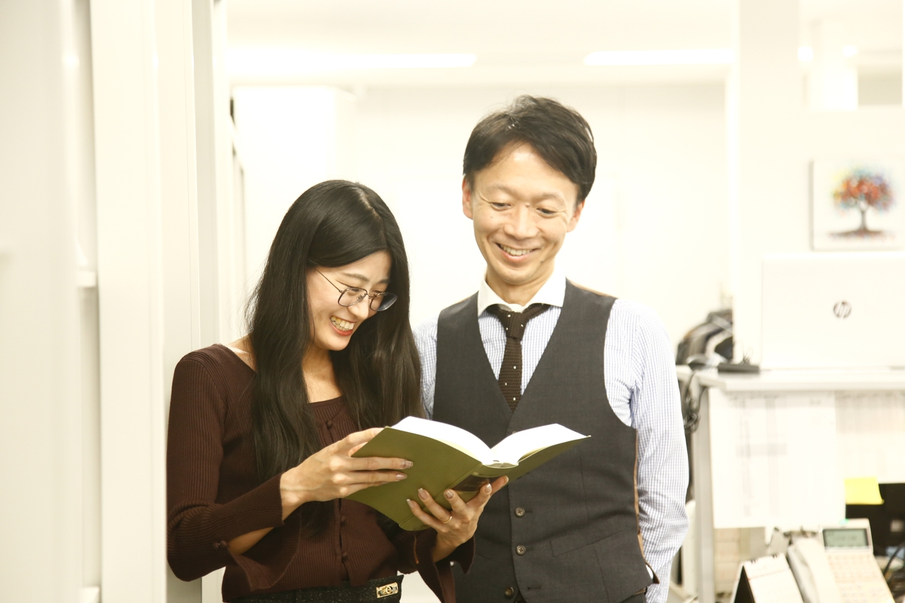 【アソシエイト弁護士】初年度年俸1080万円保証／若手が活躍しやすい環境＆独立支援も◎／刑事事件や交通事故をメインに、全国15か所に事務所を展開の画像