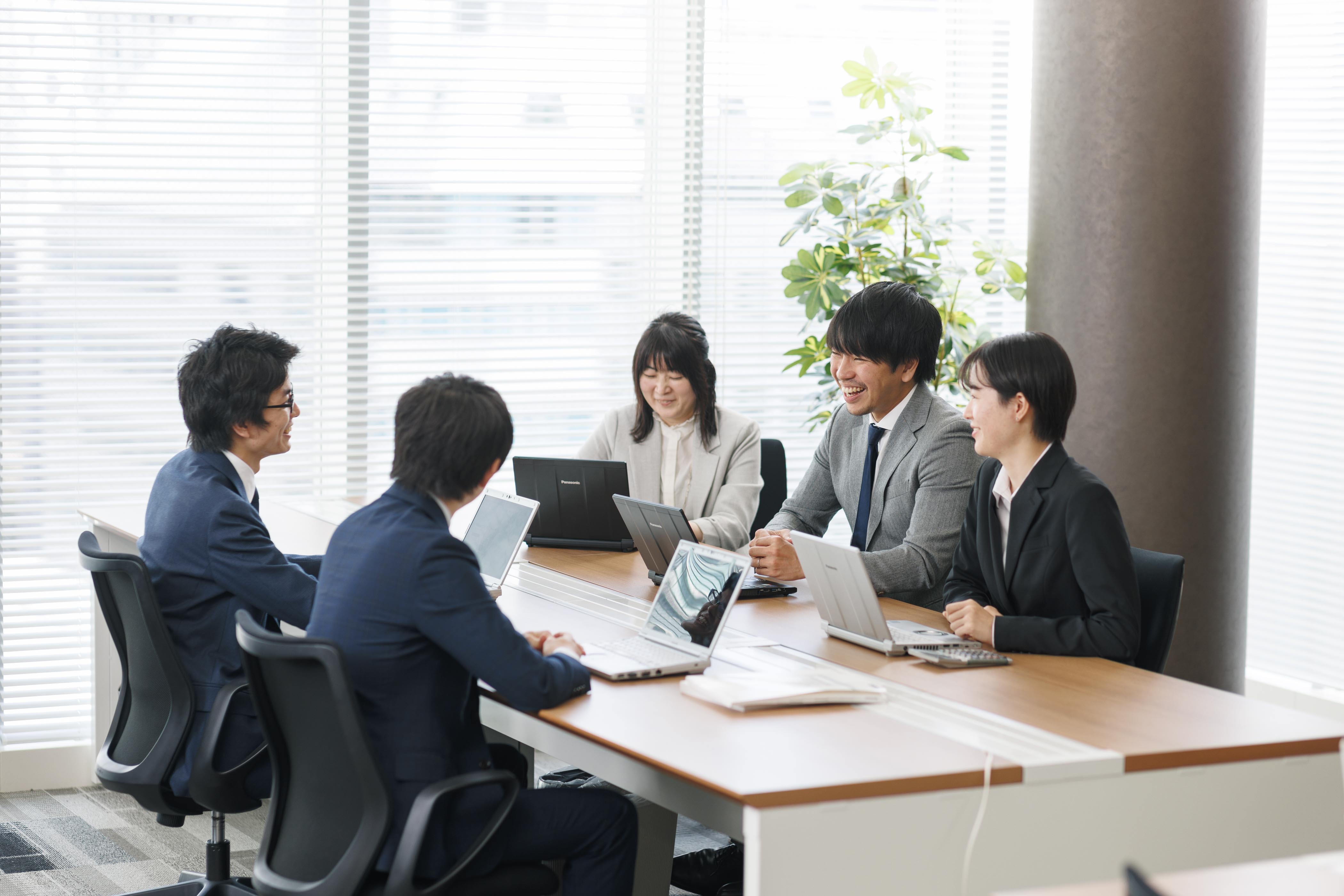 【税務アシスタント】在宅勤務週2日以上・フレックス導入／コンサルティング含む幅広い実務経験を積むことができる新時代の税理士法人の画像