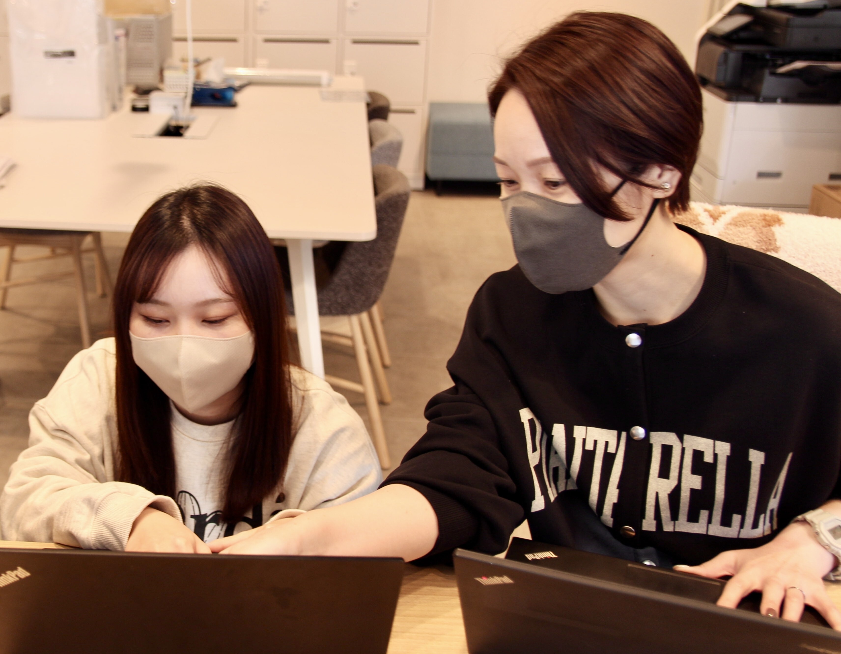 【会計士】アットホームで働きやすい環境！ヘルスケア領域に特化したクライアントを支援／会計税務顧問から開業支援、経営コンサルティング、事業承継など多岐に渡る事業を展開／創業5年でおよそ70名まで組織を拡大している成長著しい税理士法人の画像