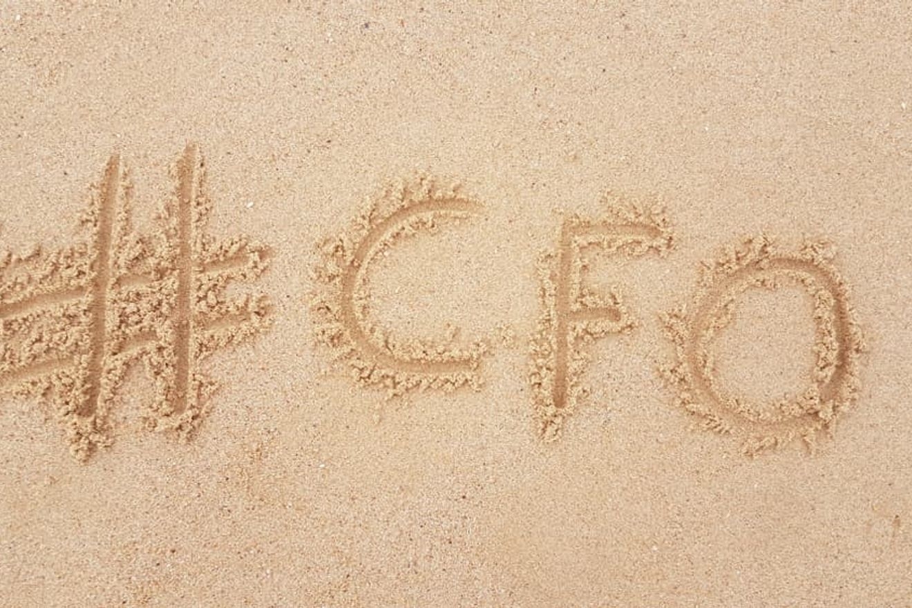 CFOと経理部長の違いとは?役割はどう異なる?