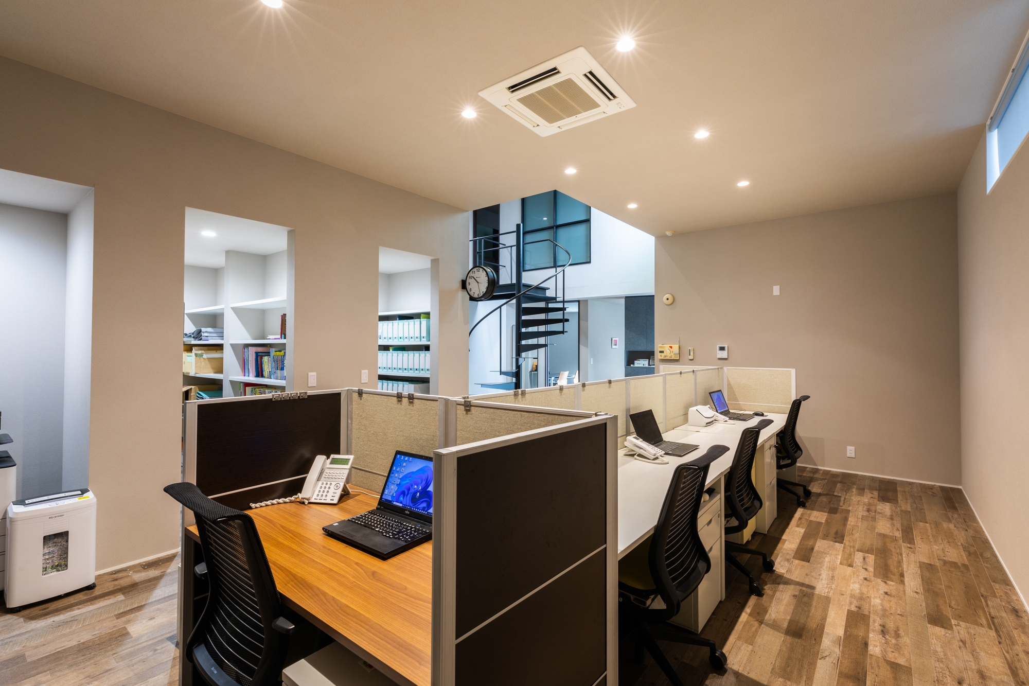 【税務会計スタッフ】年間休日130日程度／経験不問／キャリアアップしていける環境です！静岡県浜松市に3拠点を構え、お客様の事業発展に貢献していけるコンサルティングを重視している税理士法人の画像