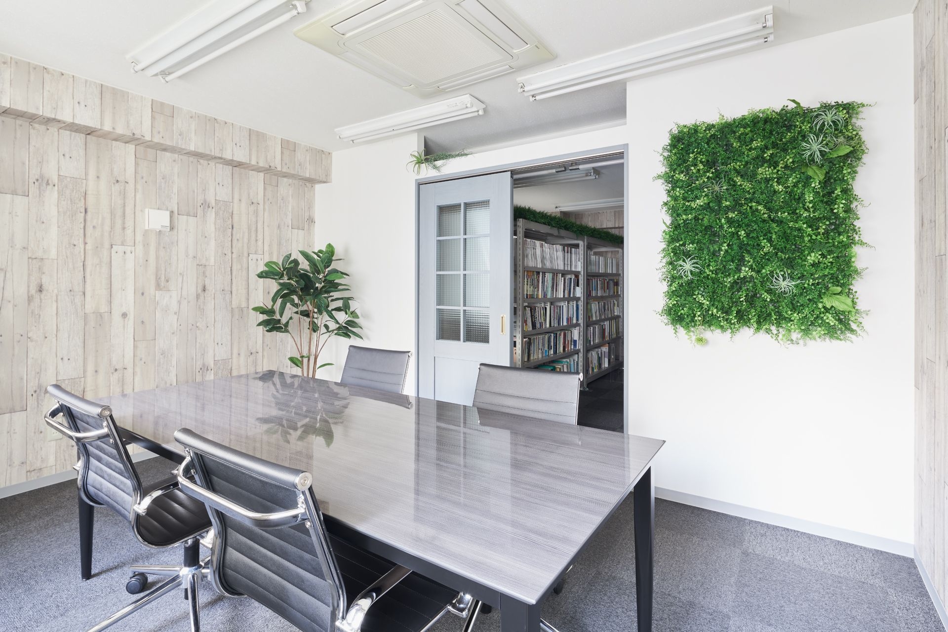 【税理士補助】簿記3級必須！新橋駅徒歩すぐ！アクセスも良く、時差出勤もあり働き方も柔軟に対応可能！ワークライフバランスの取れる税理士事務所の画像