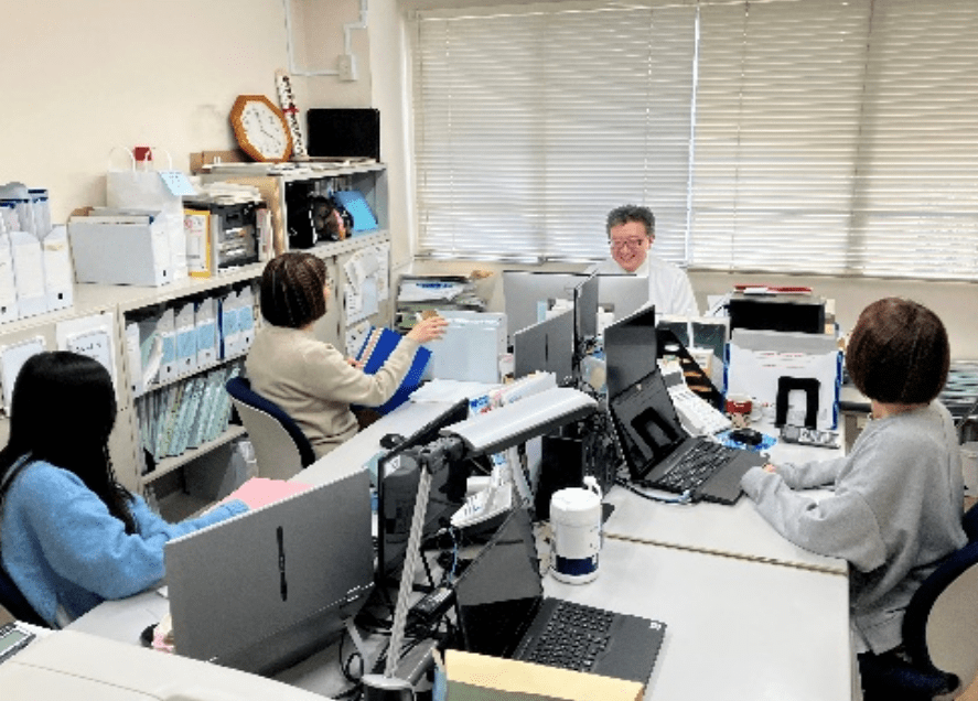 【税務会計】残業がほぼなく有休消化率も高め！安心して長く務められる環境で、あらゆる経営課題を解決できる「総合経営治療ステーション」として悩みを抱えた経営者に寄り添うサービスを提供する税理士事務所の画像