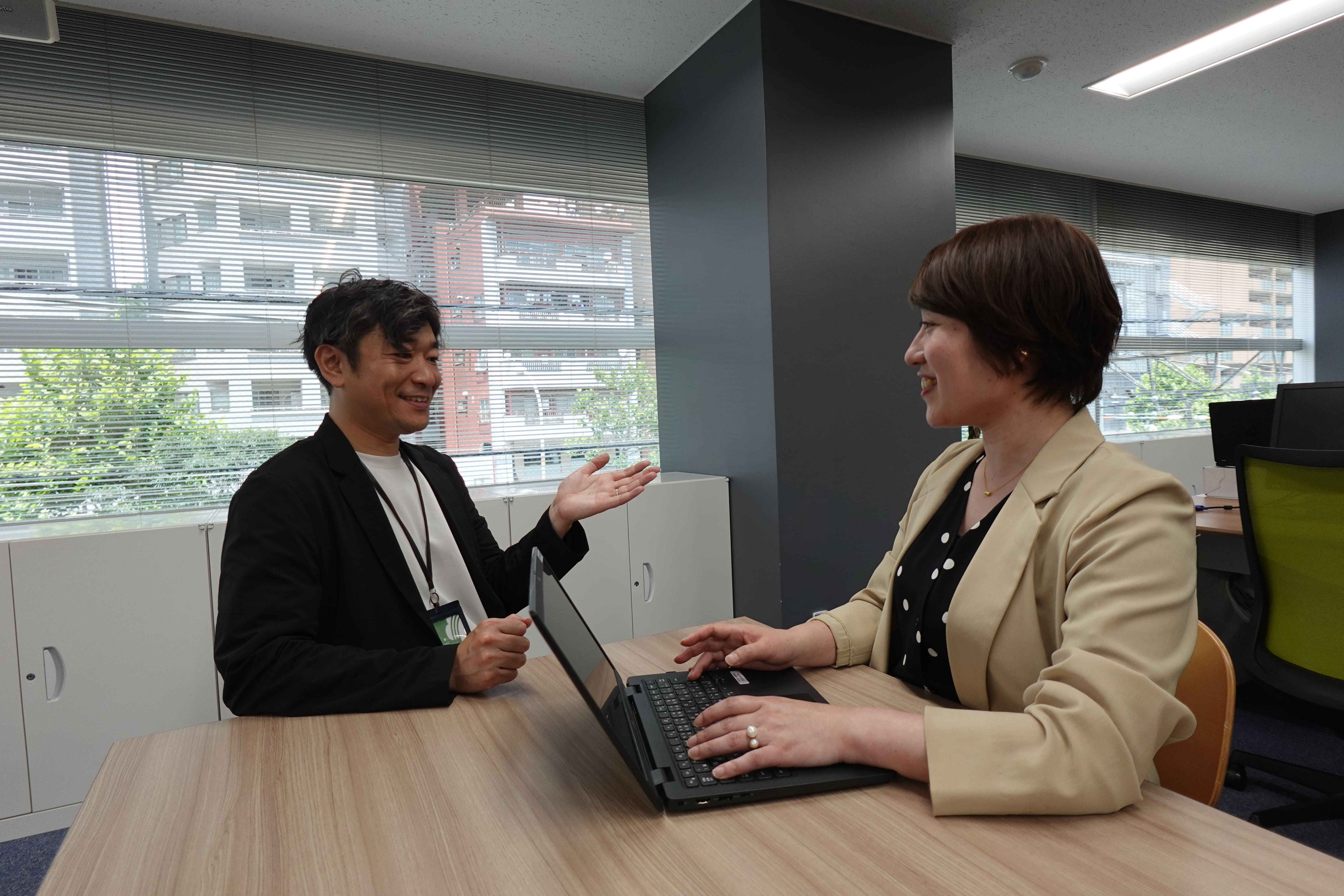 【週2リモート×フレックス完備】将来的には大手・上場企業の労務コンサルへステップアップ！／月残業15h・ホワイト企業GOLD認定の社労士法人の画像