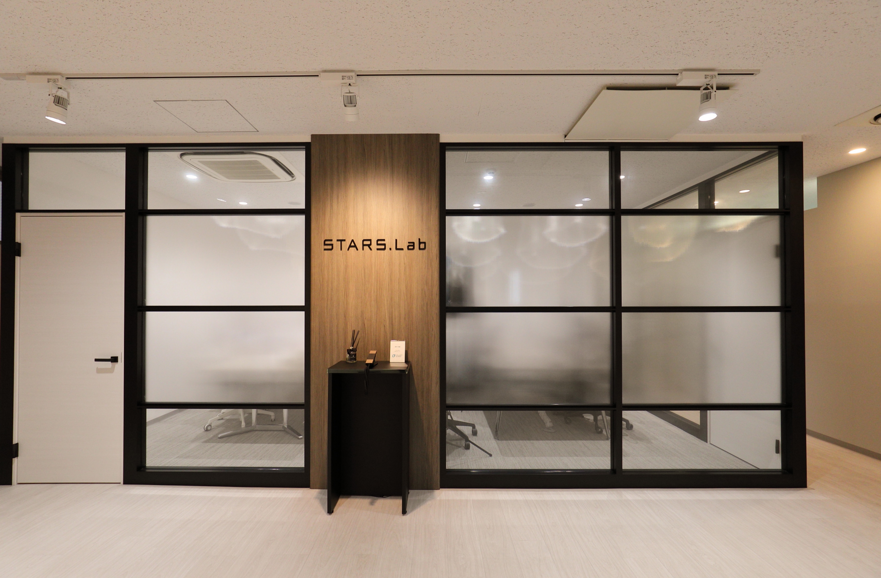 【社労士】経験者必見！社労士スタッフ募集！様々な業種のクライアントと関わることができる、30代の若いスタッフが活躍する雰囲気の明るい社労士事務所の画像