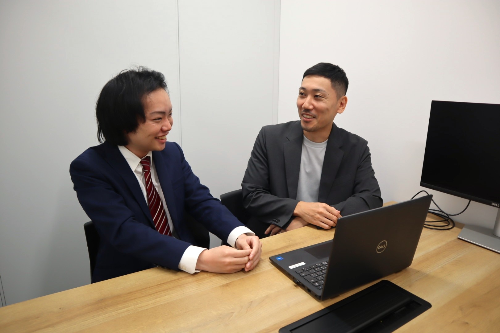 【少数精鋭5名の事務所でステップアップ！】将来的には上場企業を含む20社前後を担当可能！実務の幅を広げたい方への税理士事務所の画像