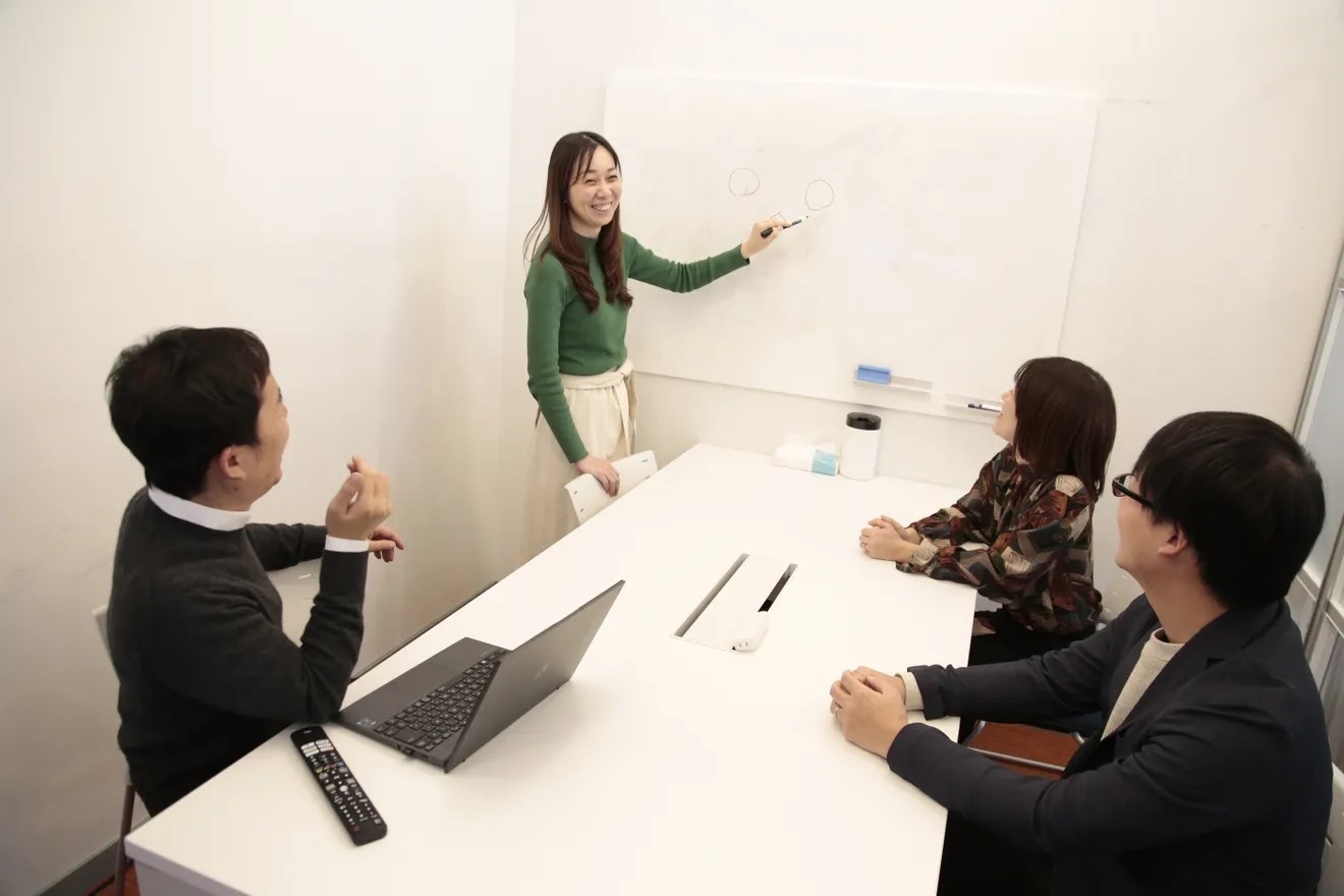 【社労士事務所の顧問対応職】資格不問！年間休日120日以上！フレックスタイム制！コンサル業務にも携われ、福利厚生も充実した社労士法人の画像