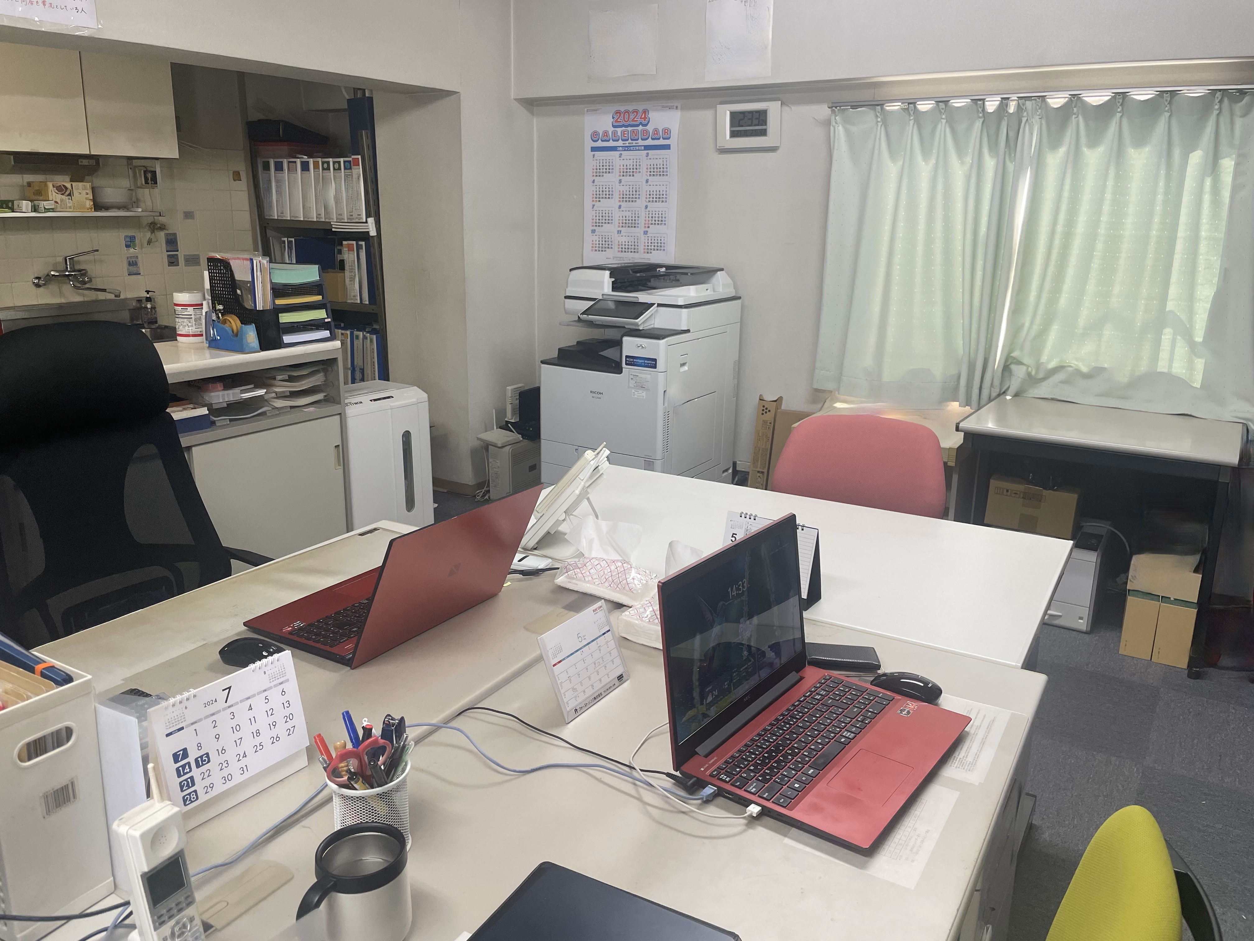 【社労士補助】7時間勤務！年間休日120日以上！駅から徒歩3分でアクセス良し！確実にスキルアップできる！社風の良いアットホームな社労士事務所の画像