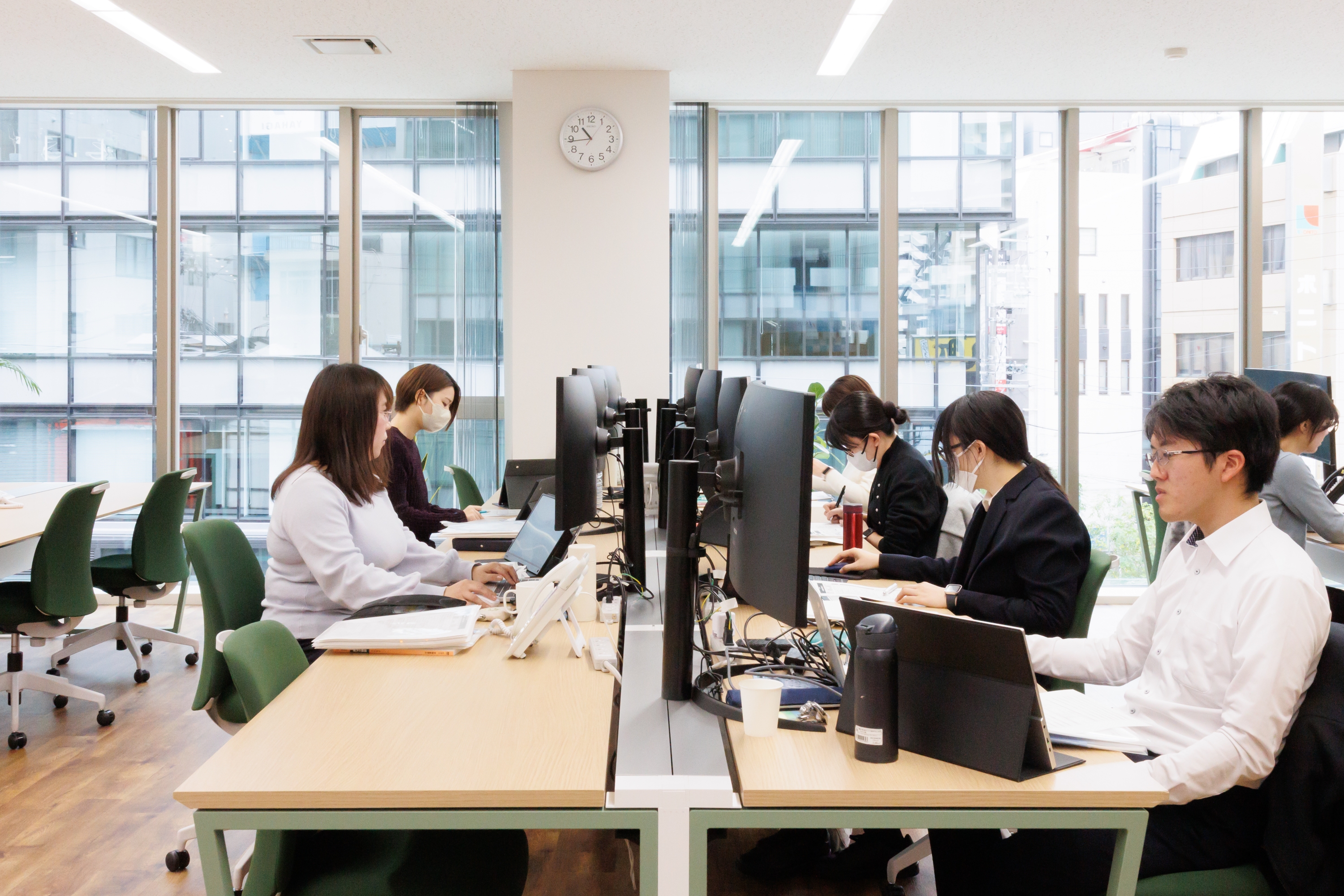 【社労士スタッフ】週1～2日リモートOK！経験豊富な教育専任の社労士のもと、質の高い専門知識が得られる研修体制を完備！「オンラインファースト」を掲げフルリモートで完結を目指す社労士事務所の画像