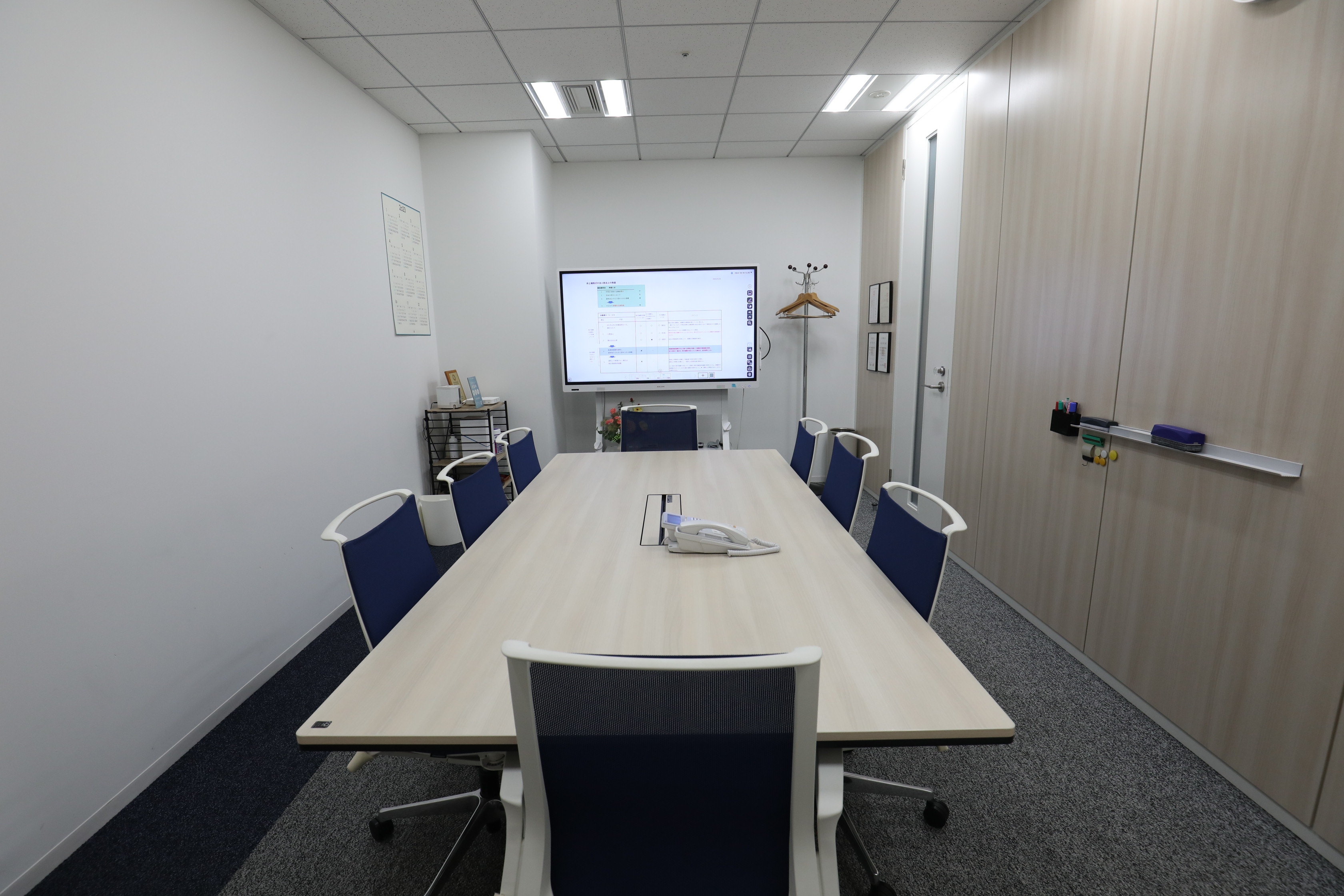 【税務・会計スタッフ】試験勉強中の方を全力応援！残業は月10時間以下で学習との両立が可能／科目合格者必見＆未経験者も歓迎／少数精鋭で一人ひとりを丁寧にサポートし、柔軟なキャリアを築ける働きやすい会計事務所の画像