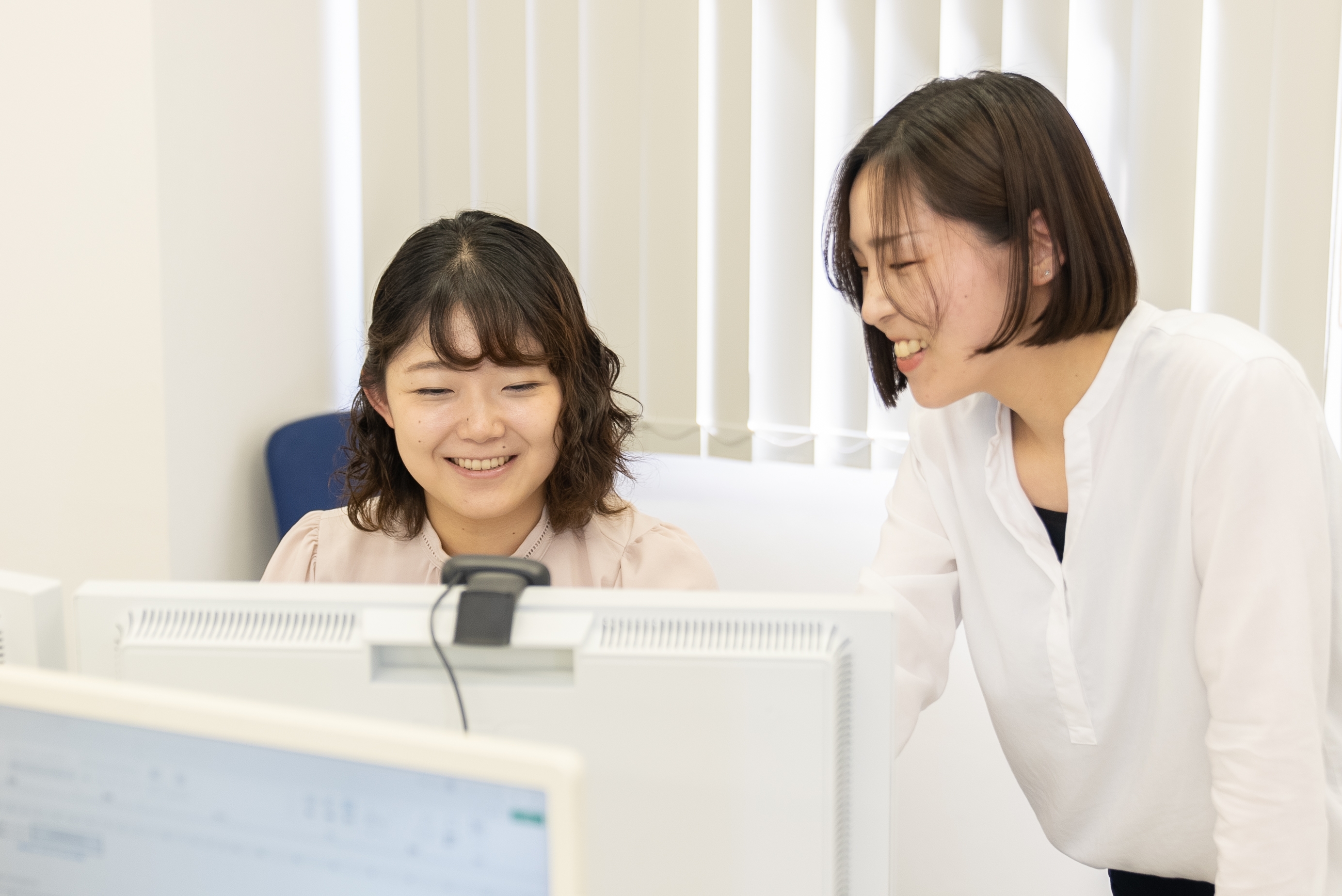 【税務会計】女性活躍！月平均の残業は12時間！週3のリモート勤務や産休育休実績も多く、一人ひとりが働きやすい環境を提供！資格取得を目指す方も多数在籍し、勉強に理解のある会計事務所の画像