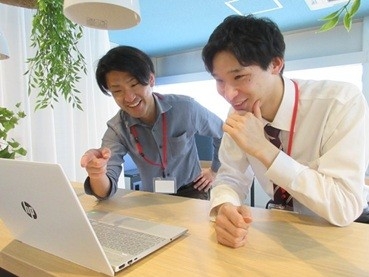 【福井UIターン】顧客担当制×専門チーム制で“1人にしない”労務支援｜全国1,400社基盤で東京水準の案件に携われる社労士法人の画像