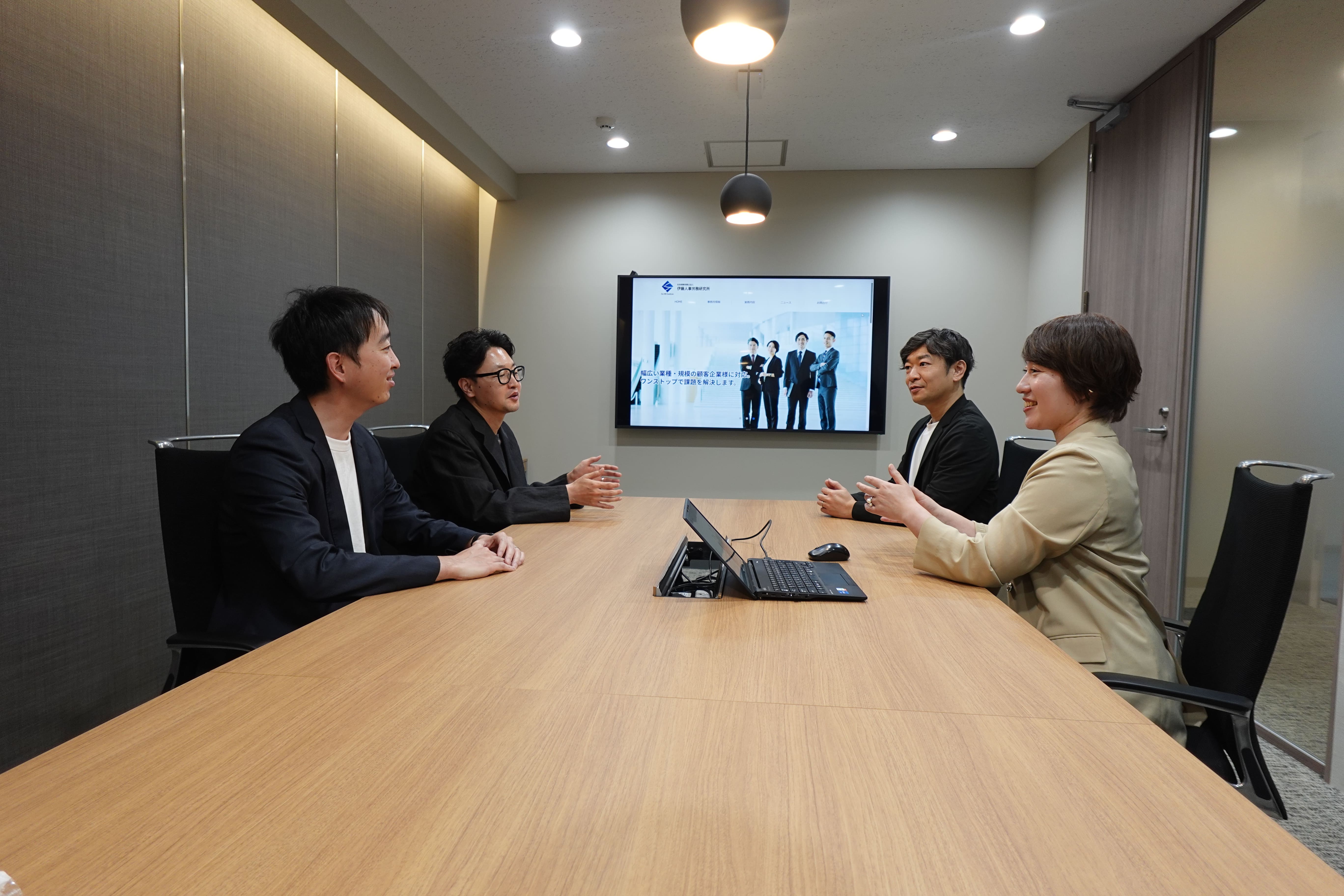 【週2リモート×フレックス】大手・上場企業350社の労務相談・人事制度構築へ！残業月15h・ホワイト企業GOLD認定の社労士法人の画像
