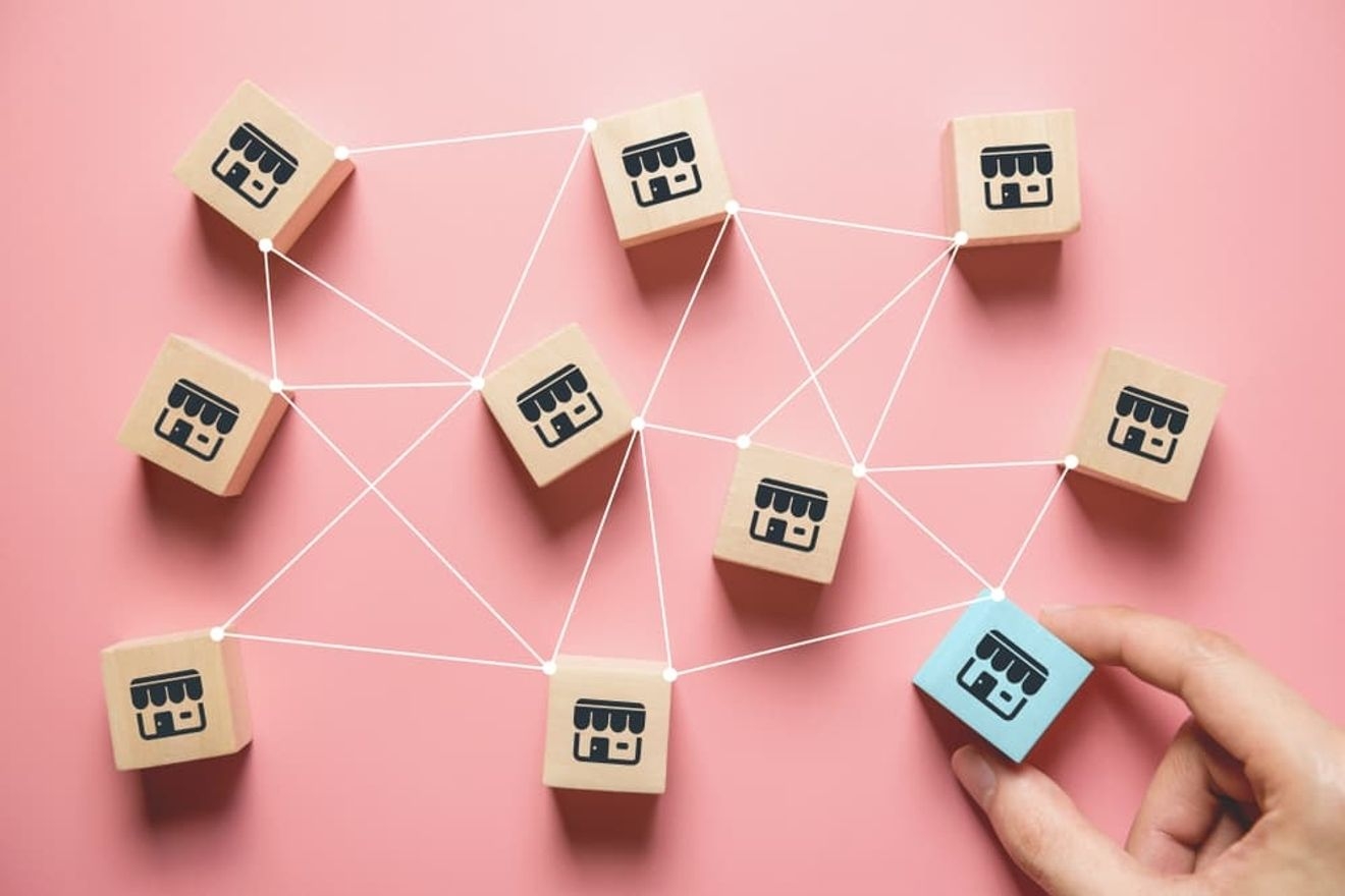 フランチャイズ方式って何？経営面と会計処理について解説！