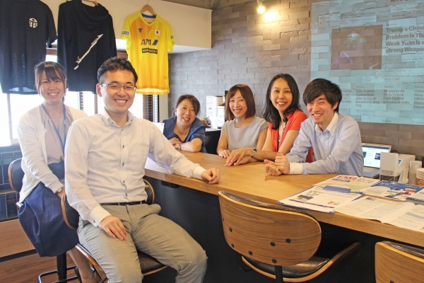 【税理士補助】ワールドワイドな雰囲気の中で日々の業務へ取り組み、専門性とコミュニケーション力を磨き、高められる環境の事務所の画像