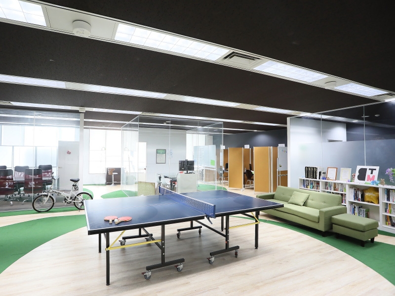 【人事】採用担当！福利厚生充実で女性が働きやすい環境！人事のプロを目指せる！コングロマリット企業を目指すべく、事業展開をしている企業の画像