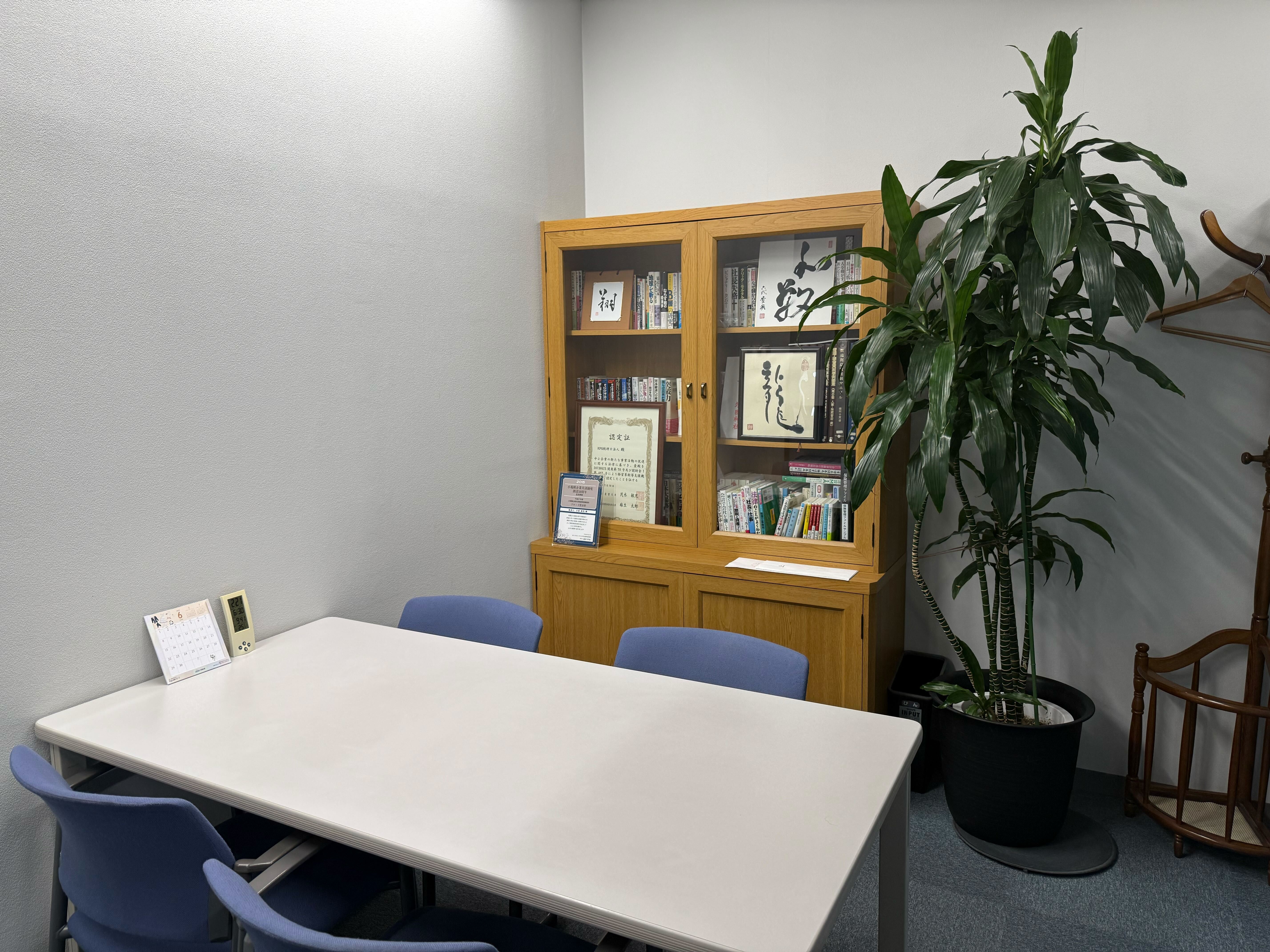 【税務会計】未経験必見！税務×M&A×上場支援に挑戦できる成長型事務所/外勤・内勤選べる＆平均勤続年数10年の定着率でアットホームな税理士法人の画像