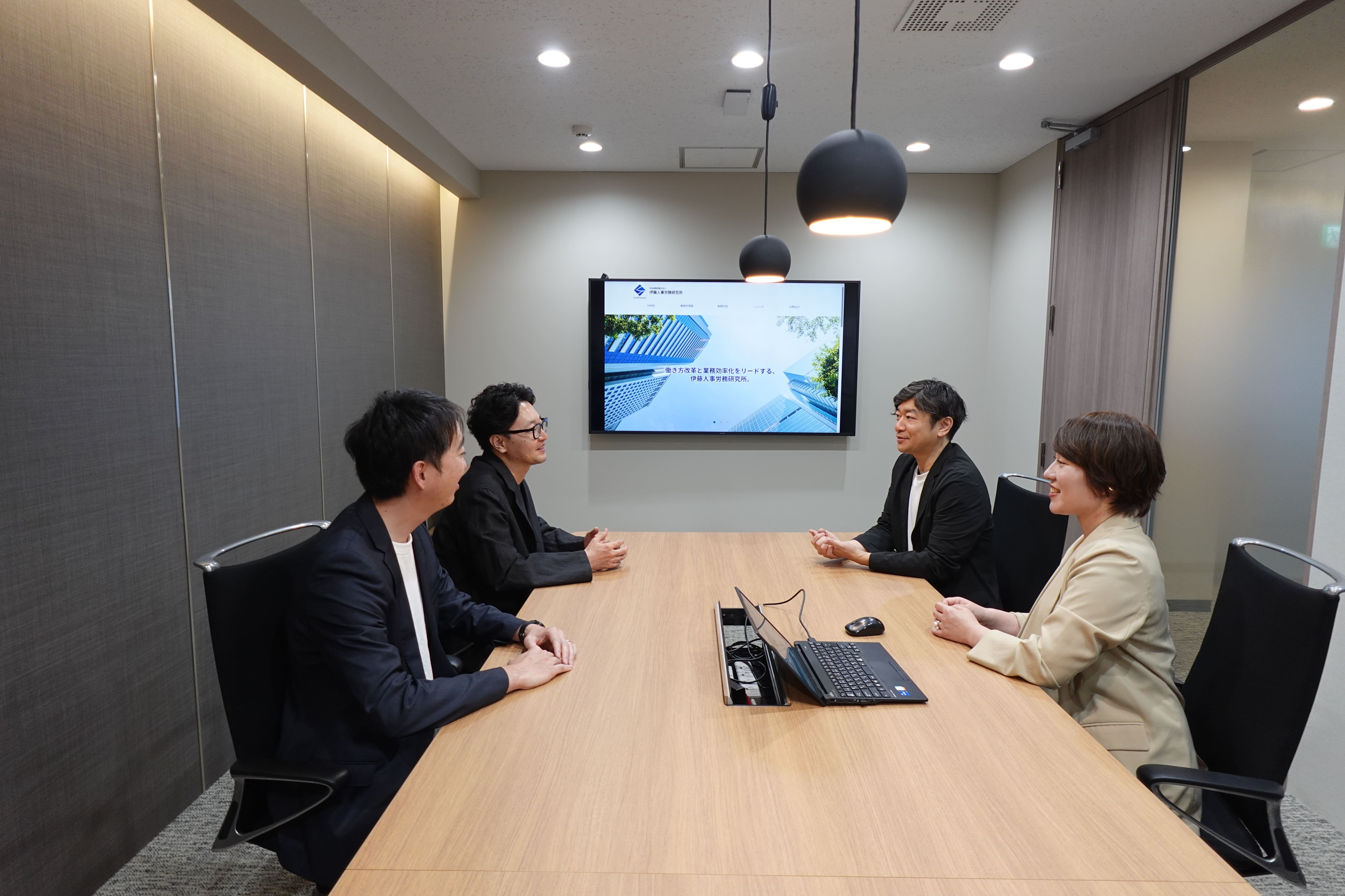 【労務経験を活かし社労士業界へ】週2日リモート・フレックス可／手当や資格取得支援充実のアウトソーシング×コンサル社労士法人の画像