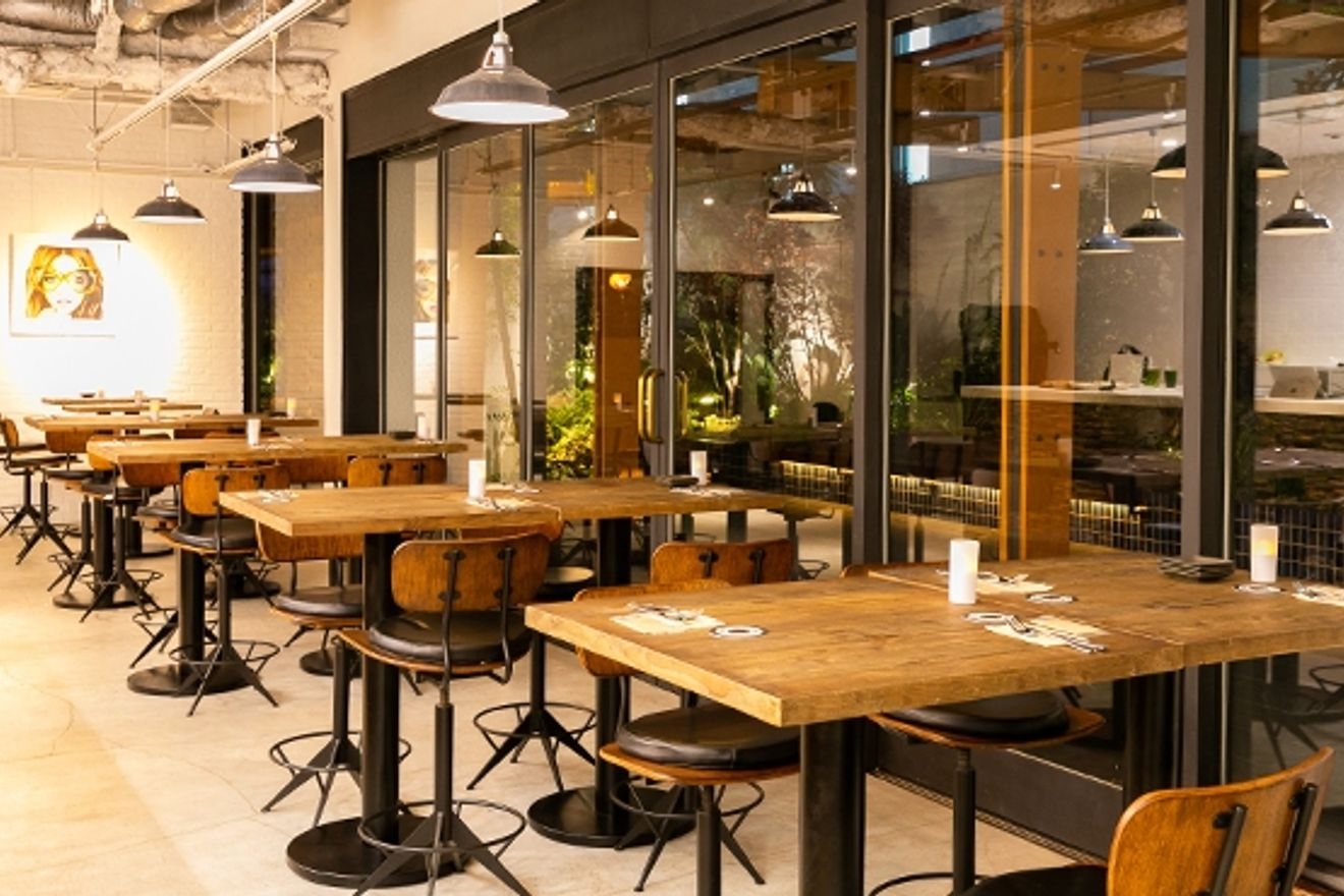 【経理】未経験可/年間休日1...の画像