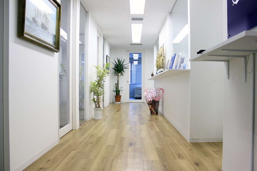 【労務】制度設計にもチャレンジ可！年間休日120日以上！時差出勤可能！ボーダレスな発想と最新のテクノロジーを融合させることで医療業界のイノベーションを実現するプライム上場グループ企業の画像