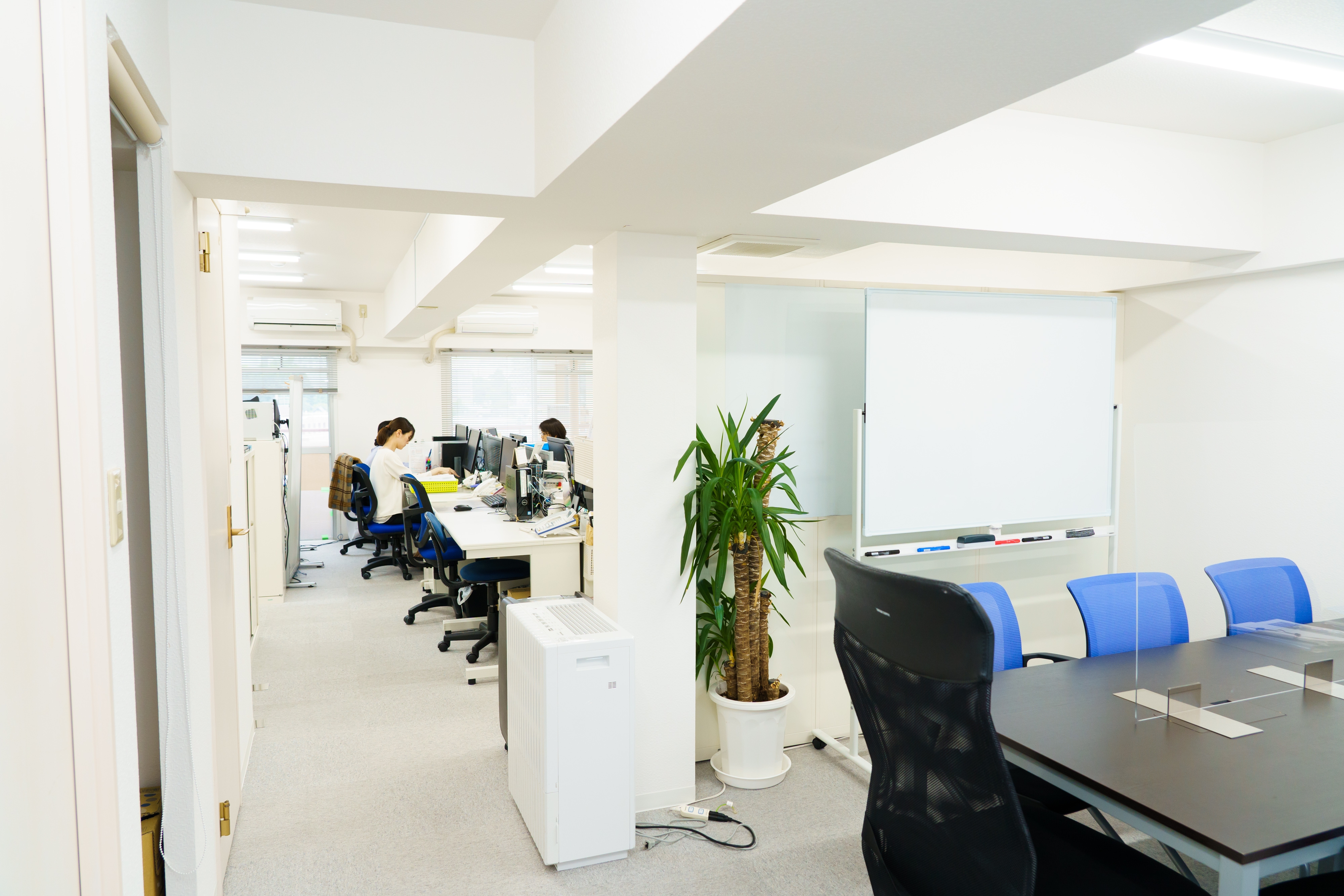 【顧客担当（社保手続、給与計算の実務経験者）】実務経験1年以上の方必見！年間休日120日以上！人事・労務に関するご相談・コンサルまでを豊富な経験と実績でサポートする社労士法人の画像