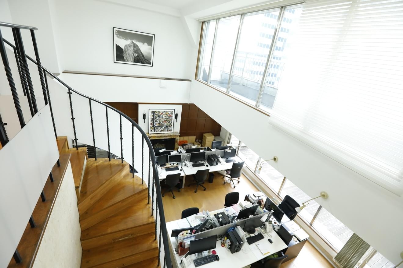 【勉強時間をしっかり確保！】フルフレックス＆残業ほぼゼロで資格取得を全力応援／銀座勤務／M&AやDD・事業承継まで幅広く経験できる税理士法人の画像