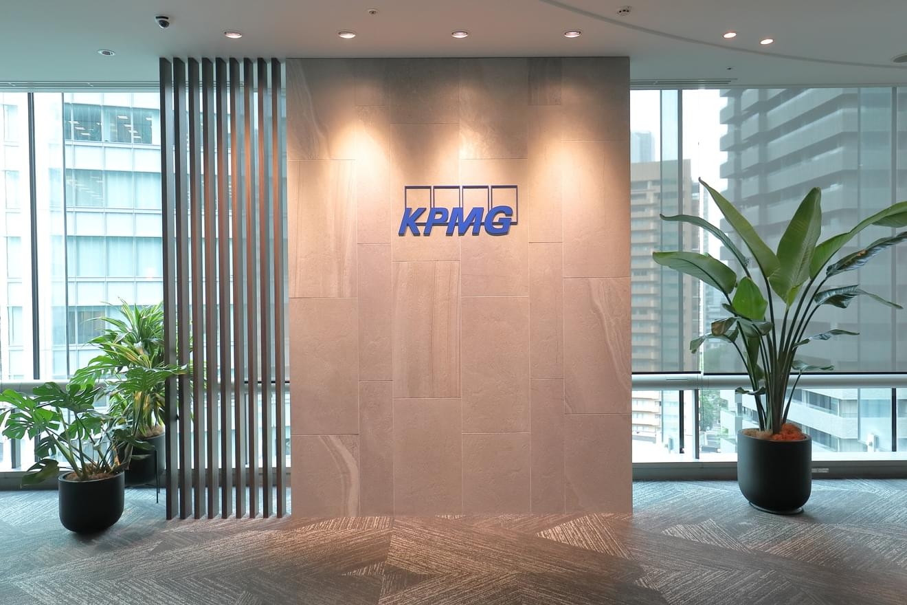 【経理スタッフ】週3回以上リモート可能／実働7hでワークライフバランス◎世界140か国以上に広がるグローバルネットワークを強みとし、約960名の人員を擁する国内最大級の税理士法人の画像