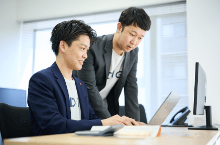 【税務コンサルタント】平均年齢34歳／法人化6年で150名規模に拡大／残業少・フレックス・リモート可の画像