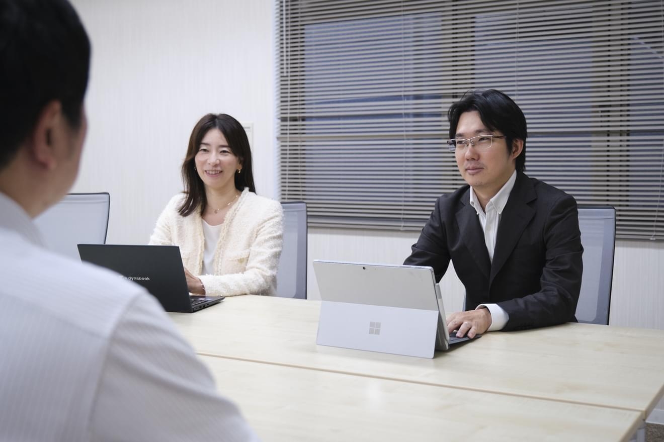 【税務アシスタント】実務未経験者必見！実働7.5時間、年間休日120日！上場企業から、SPC・組織再編まで豊富なサービスラインで企業成長に貢献し続ける／コーポレート・医療・資産税の3本の柱をもつ税理士法人の画像