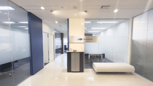 ※テスト求人※【経理リーダー候補】売上高は20億円越！自己資本比率90%超の安定性！複数の宿泊予約サイトを一元管理できるオンラインシステム「TEMAIRAZU」や比較サイト「比較.com」を運営するスタンダード上場企業の画像