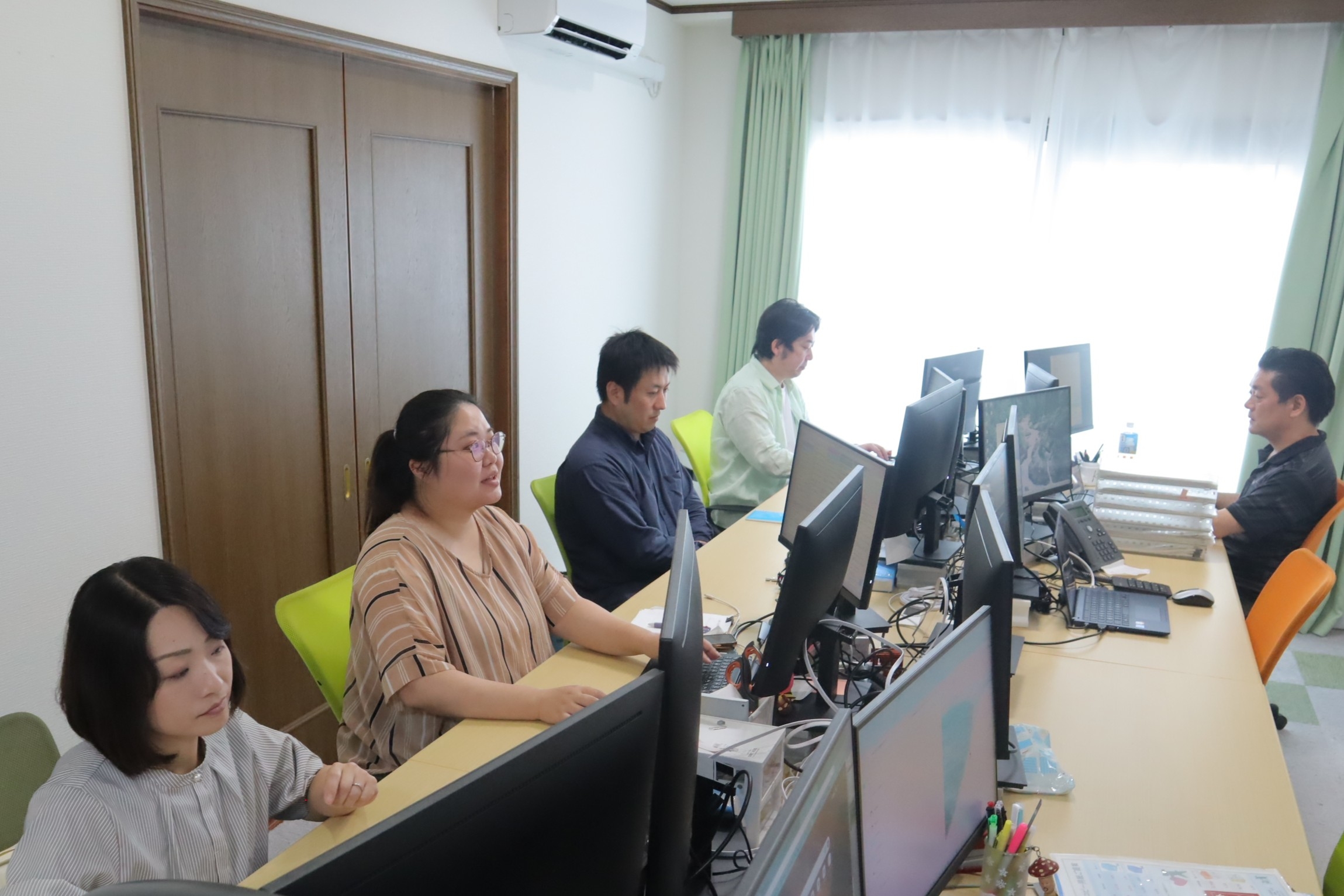 組織の仕組み作りから挑戦｜「作業者」ではなく「経営の伴走者」として、圧倒的な市場価値を得る｜代表がラジオをやるほど明るい職場で居心地の良さ◎の画像