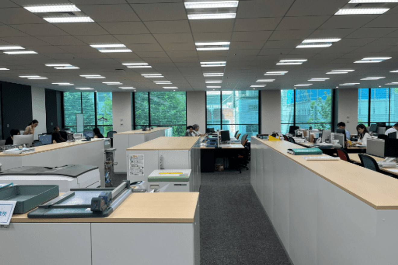 【経理担当】年間休日125日...の画像