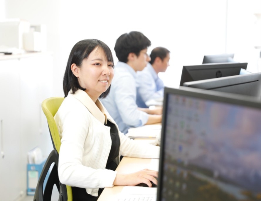 【週2リモート可能／内勤ポジション】上場子会社を支える会計実務／外回りなし・月残業10h未満で、会計実務の専門性を磨き続けられる税務会計スタッフの画像