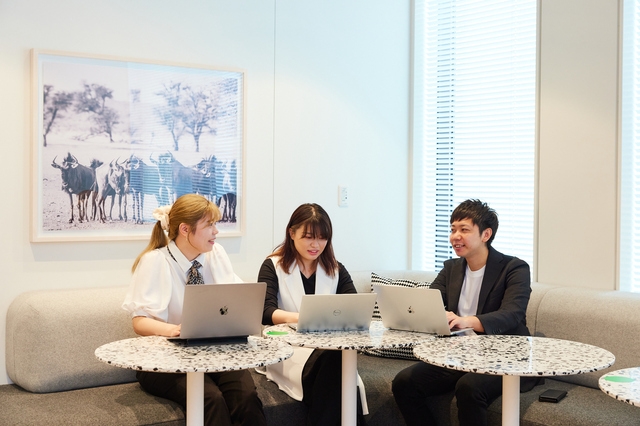 【経理スペシャリスト】フレックス＆週3日リモート！アニメ・漫画を活用したSNSマーケティングでNo.1の実績を持つIPO準備企業の画像