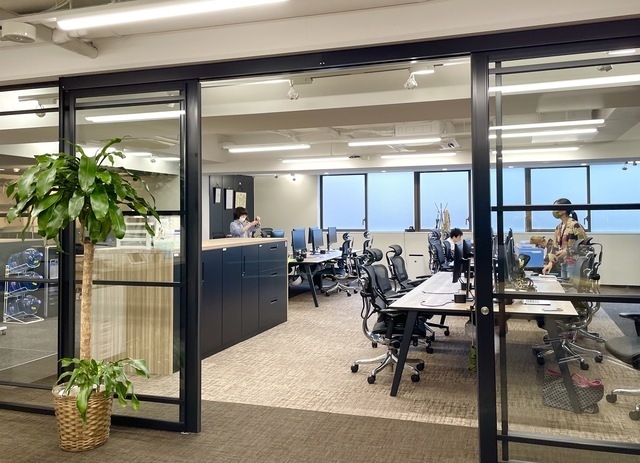 【法務】総務法務スペシャリスト！働き方柔軟！一人ひとりの可能性が広がる様々な「出会い」のサービスを展開しているグロース上場企業の画像