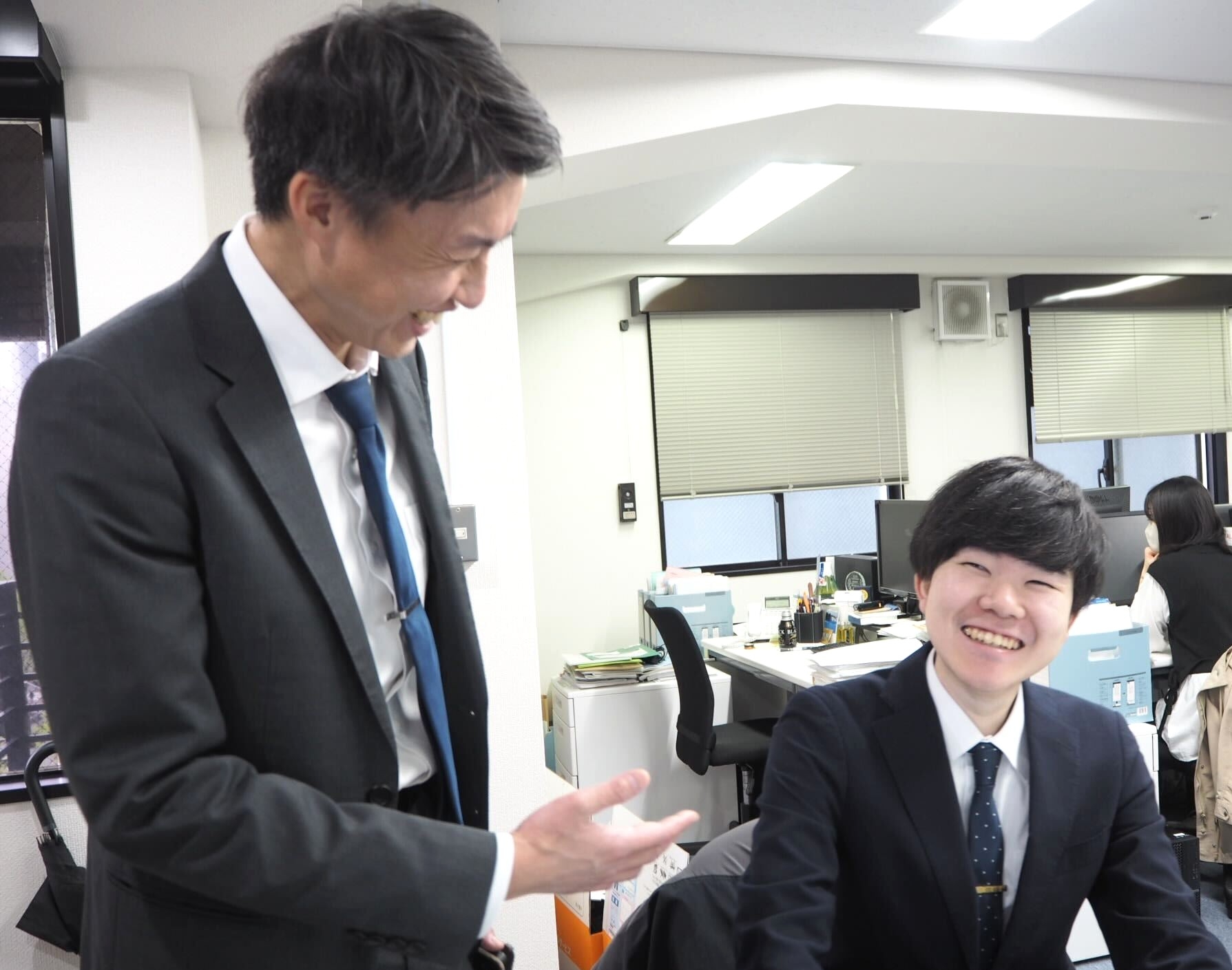 【科目勉強中の若手多数】年間休日125日×残業ほぼゼロの実働7.5h｜奨学金制度有り｜池袋で学び合いながら実務を積める環境の画像