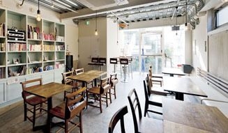 【経理マネージャー候補】 平均残業時間30時間以内！駐車場上部“未利用”空間の活用を実現した空中店舗という新たな“常識と価値”を創り出してきたプライム上場企業の画像