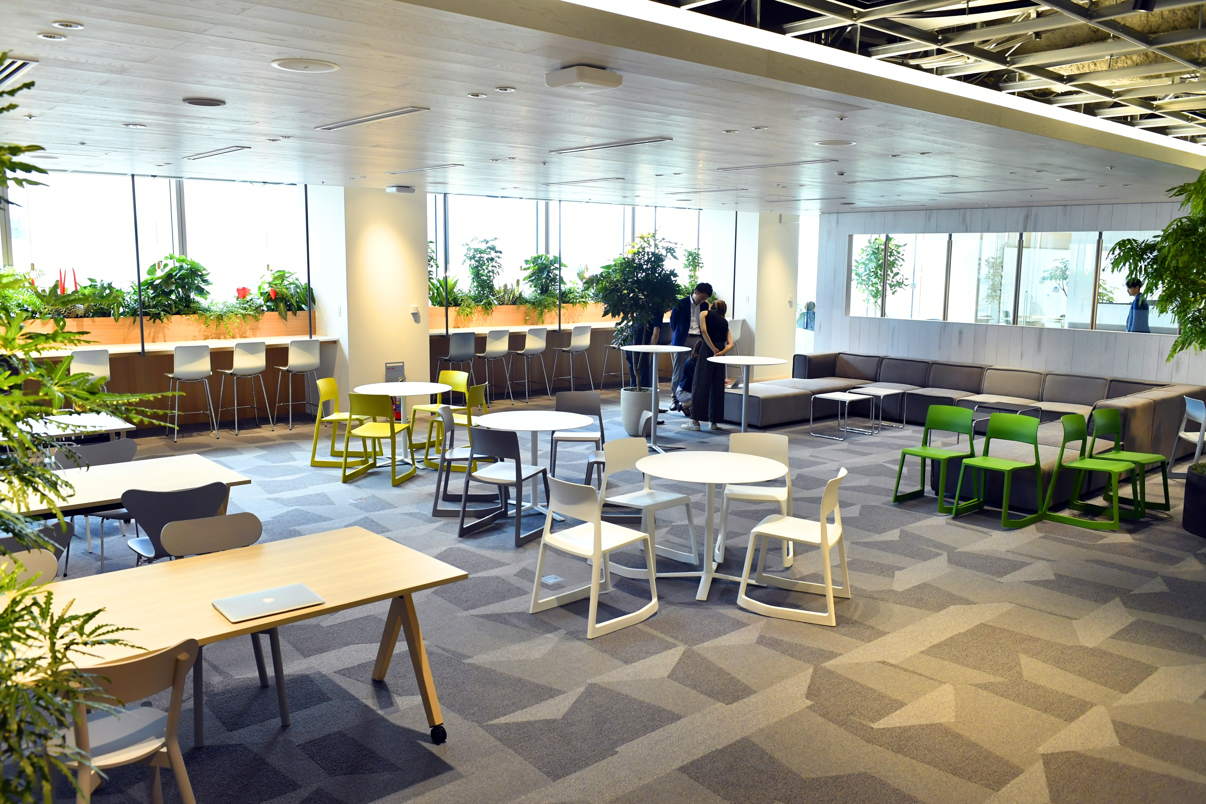 【法務】法務担当募集！自由な働き方と福利厚生充実で働きやすい環境！多種多様な事業を営む売上高2,000億円規模の上場企業の画像